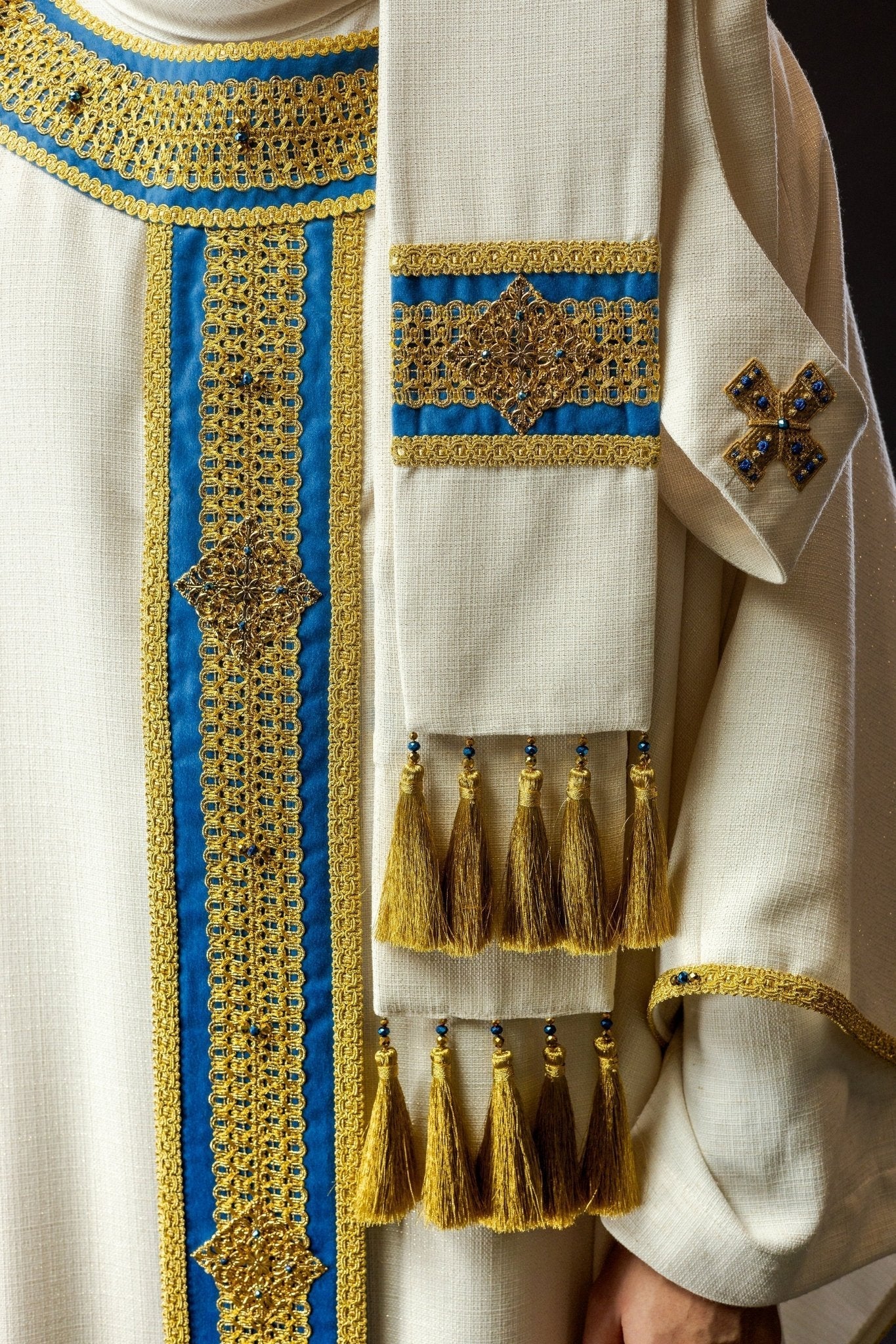 Chasuble faite à la main avec des pierres naturelles Fait à la main 7001 HM/7001/05/71/PA06 - CHASUBLES.FR