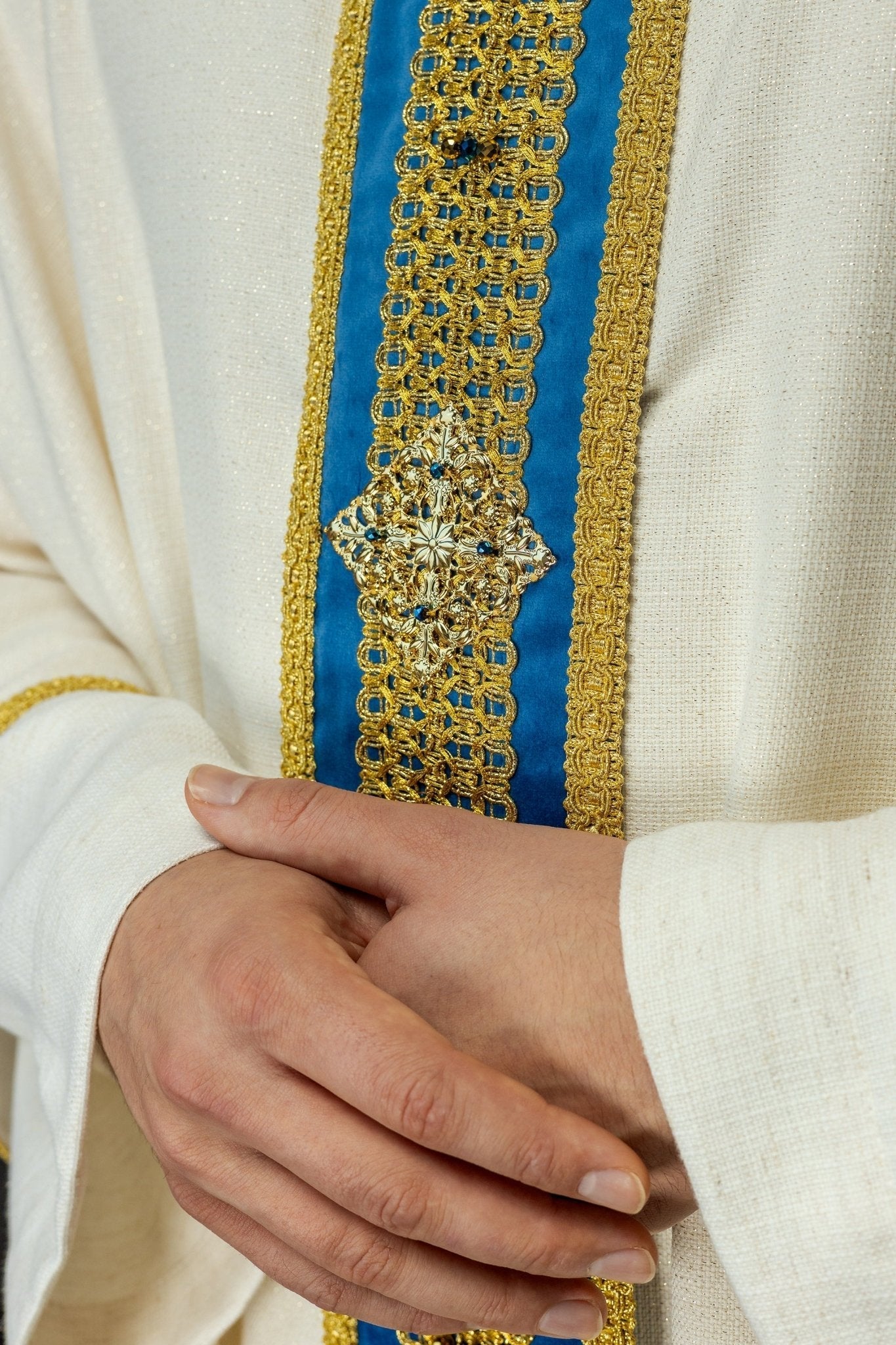 Chasuble faite à la main avec des pierres naturelles Fait à la main 7001 HM/7001/05/71/PA06 - CHASUBLES.FR