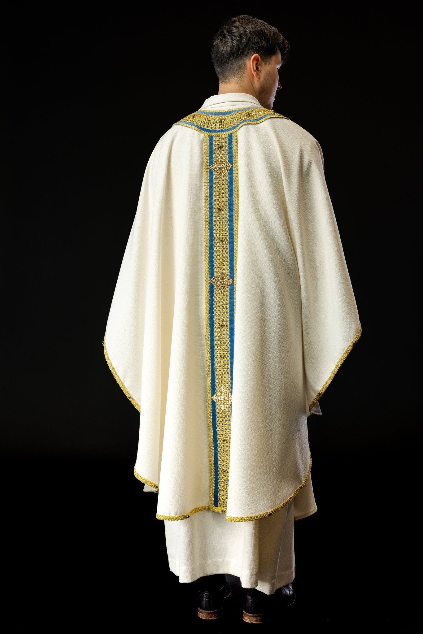 Chasuble faite à la main avec des pierres naturelles Fait à la main 7001 HM/7001/05/71/PA06 - CHASUBLES.FR