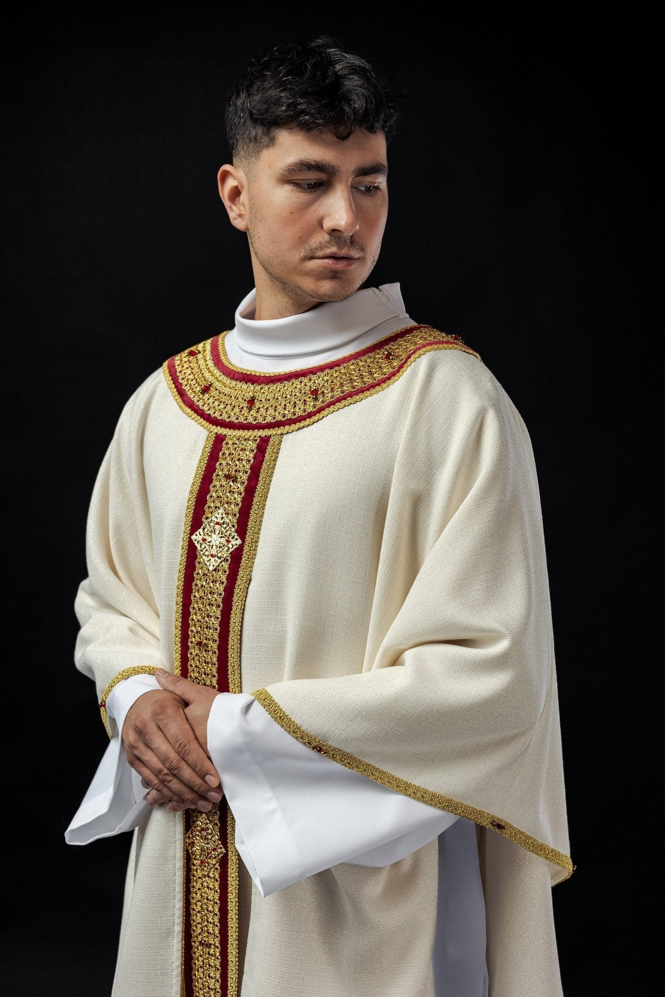 Chasuble faite à la main avec des pierres naturelles Fait à la main 7001 HM/7001/05/71/PA02 - CHASUBLES.FR