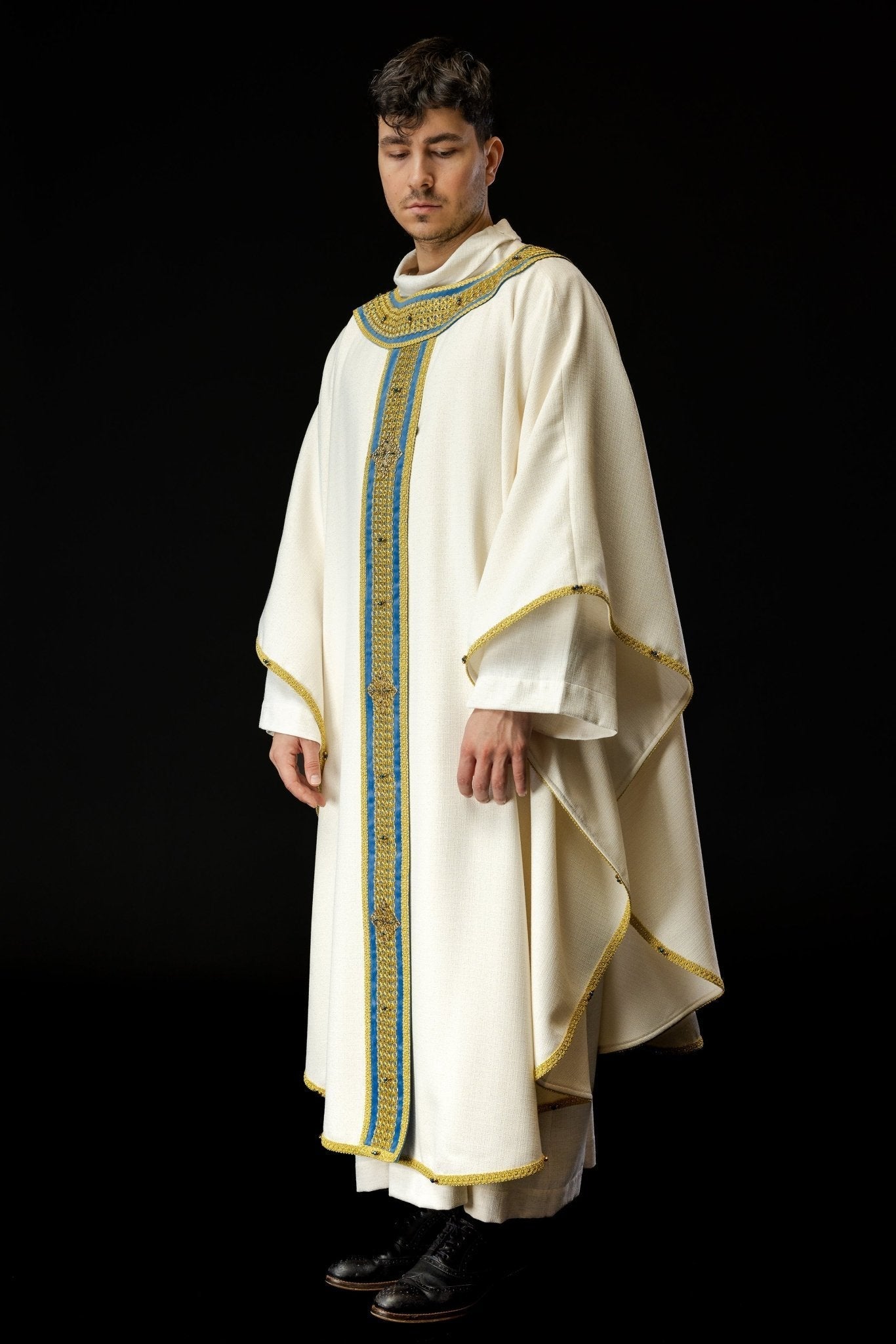 Chasuble faite à la main avec des pierres naturelles Fait à la main 7001 HM/7001/05/71/PA06 - CHASUBLES.FR