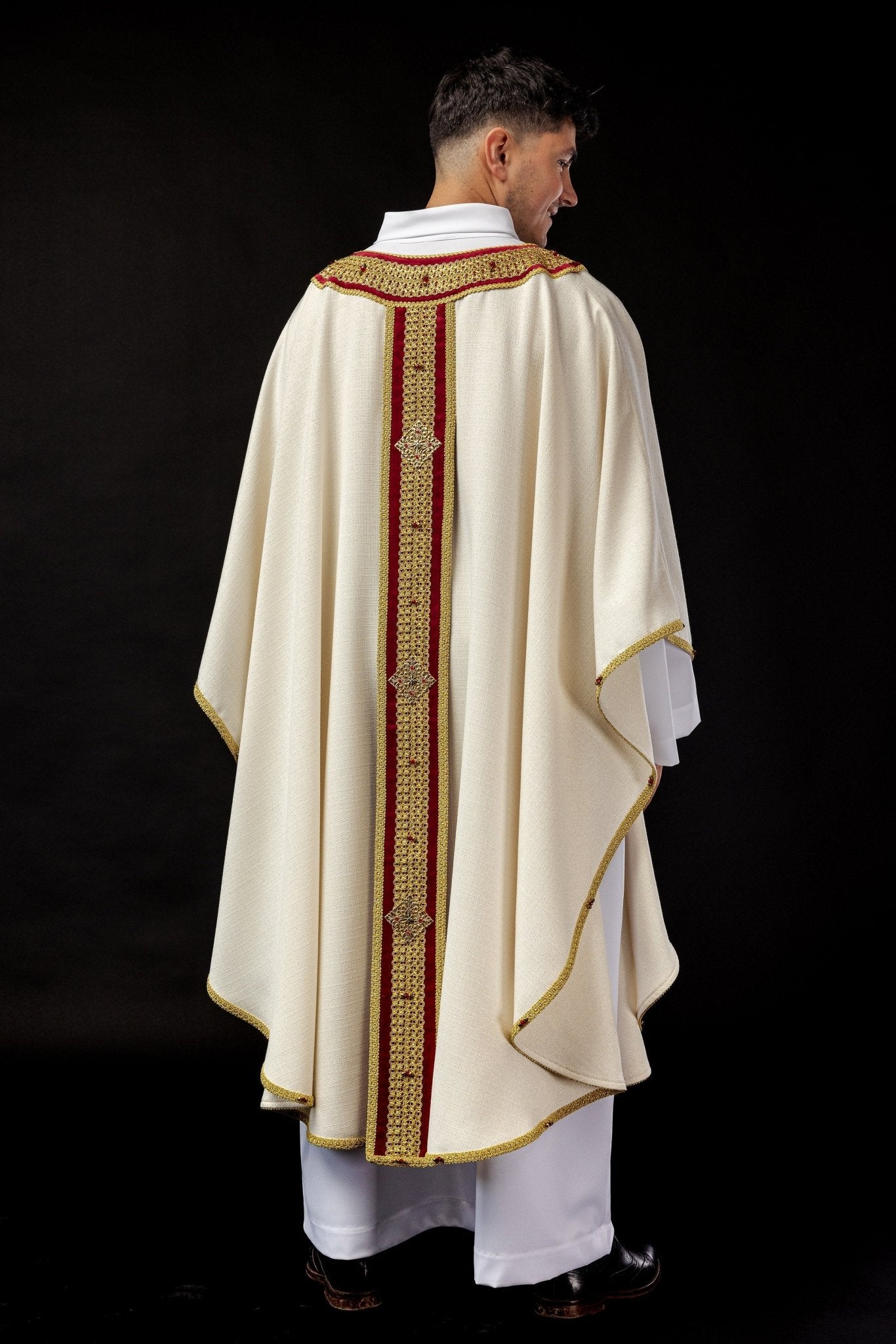 Chasuble faite à la main avec des pierres naturelles Fait à la main 7001 HM/7001/05/71/PA02 - CHASUBLES.FR