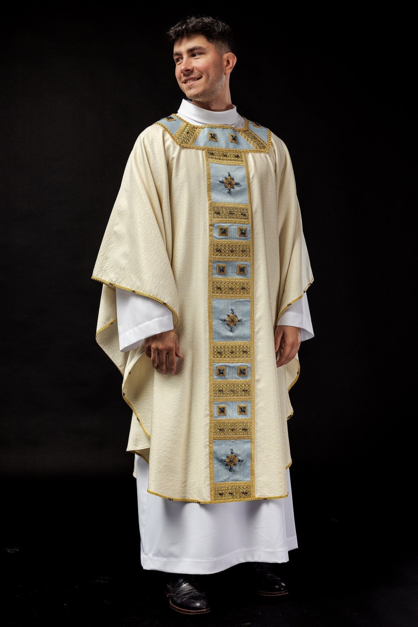 Chasuble faite à la main avec des pierres naturelles Fait à la main 7004 HM/7004/05/95 - CHASUBLES.FR