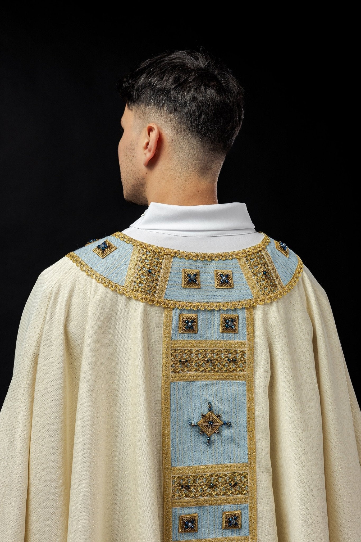 Chasuble faite à la main avec des pierres naturelles Fait à la main 7004 HM/7004/05/95 - CHASUBLES.FR