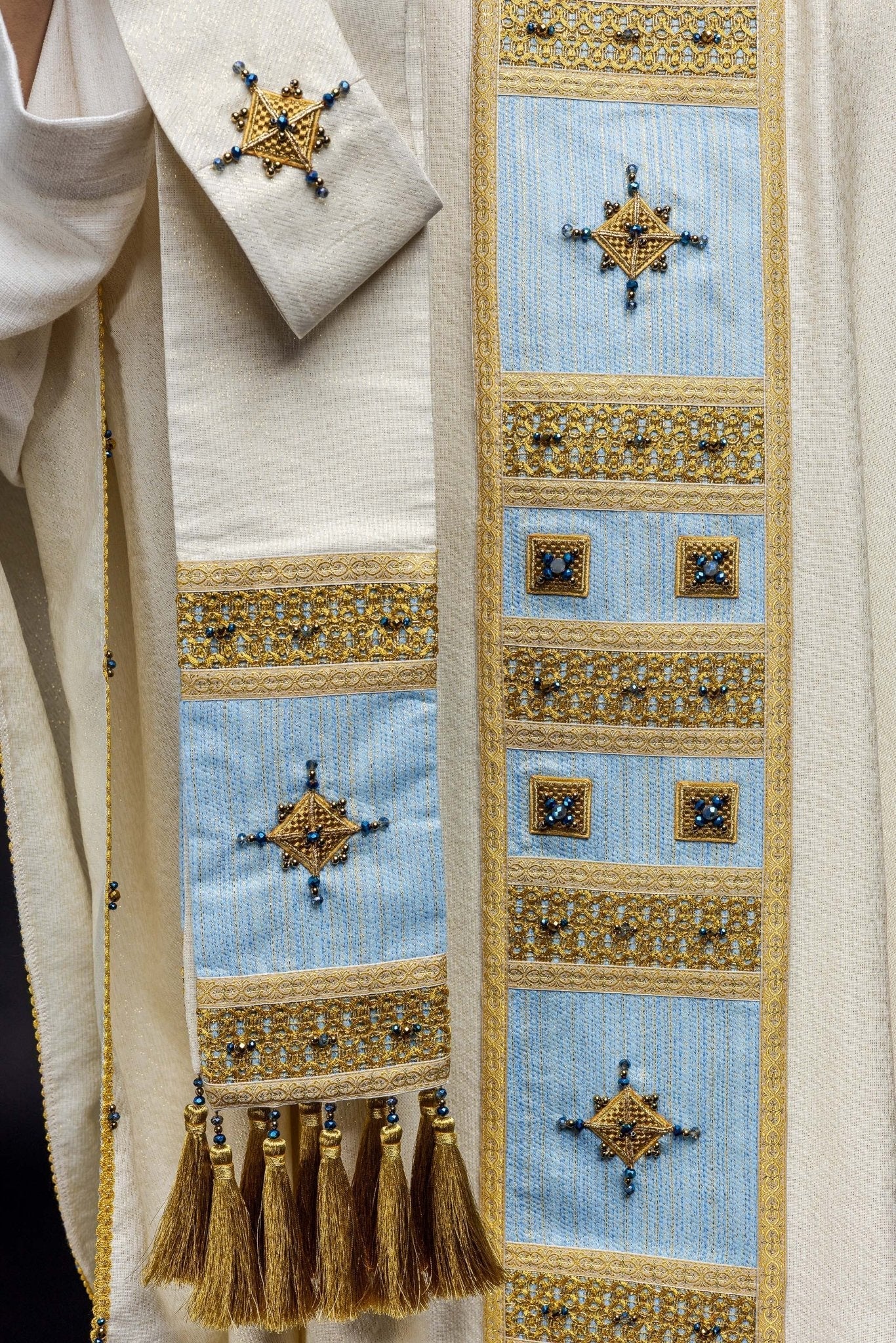 Chasuble faite à la main avec des pierres naturelles Fait à la main 7004 HM/7004/05/95 - CHASUBLES.FR
