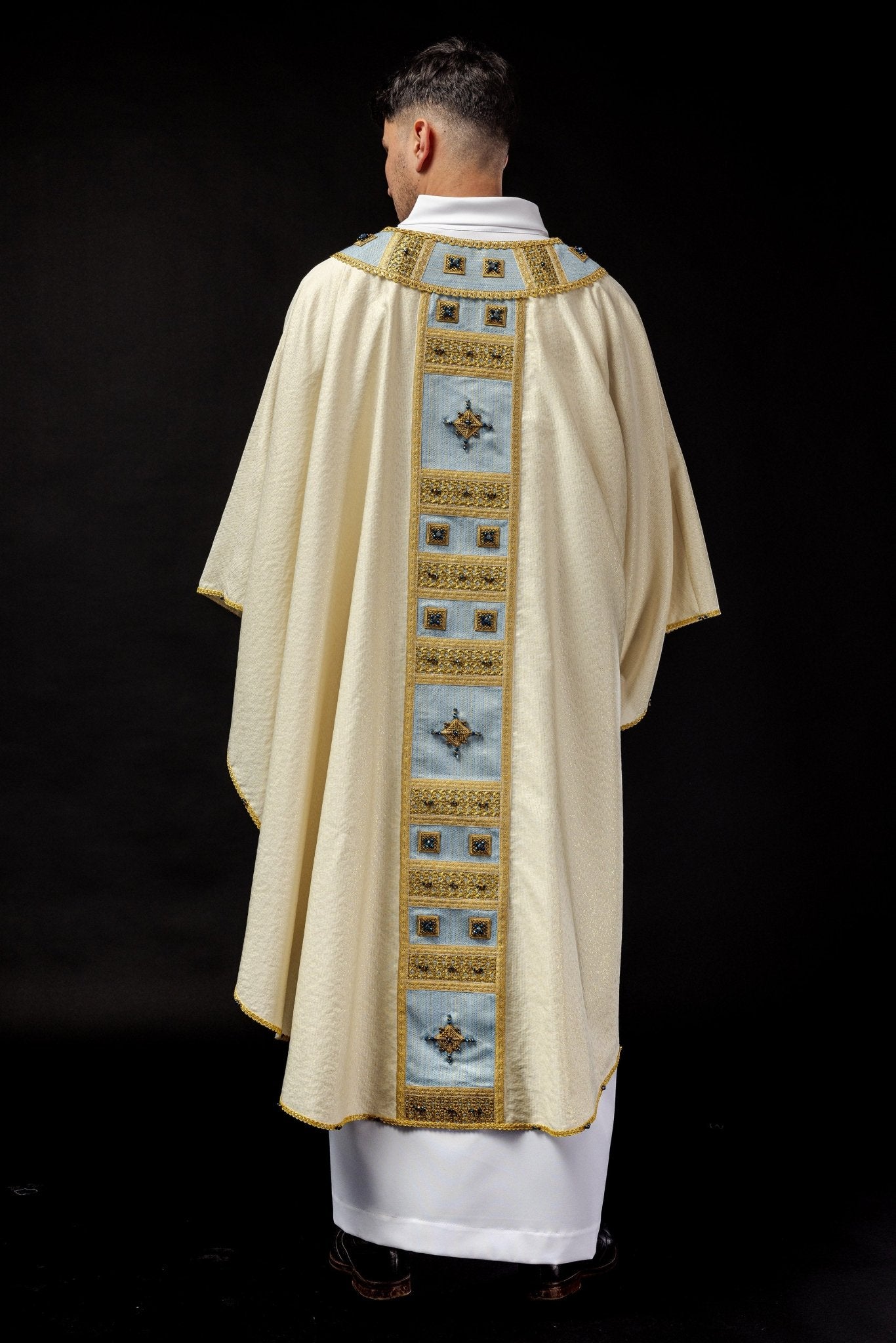 Chasuble faite à la main avec des pierres naturelles Fait à la main 7004 HM/7004/05/95 - CHASUBLES.FR