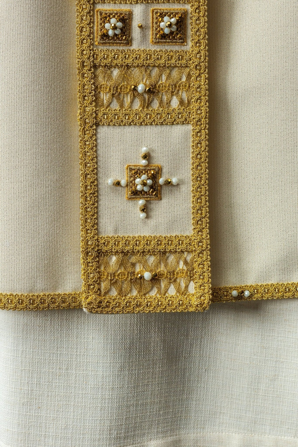 Chasuble faite à la main avec des pierres naturelles Fait à la main 7008 HM/7008/05/96 - CHASUBLES.FR