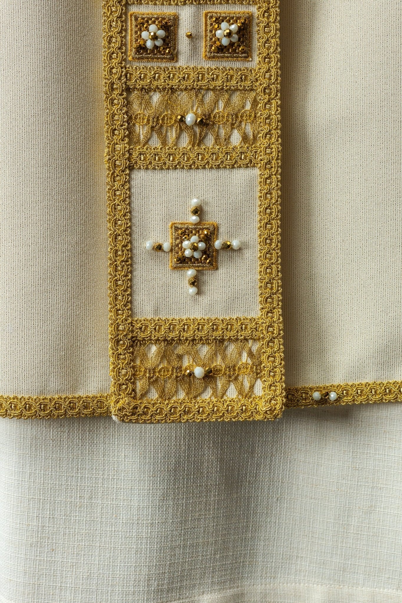Chasuble faite à la main avec des pierres naturelles Fait à la main 7008 HM/7008/05/96 - CHASUBLES.FR