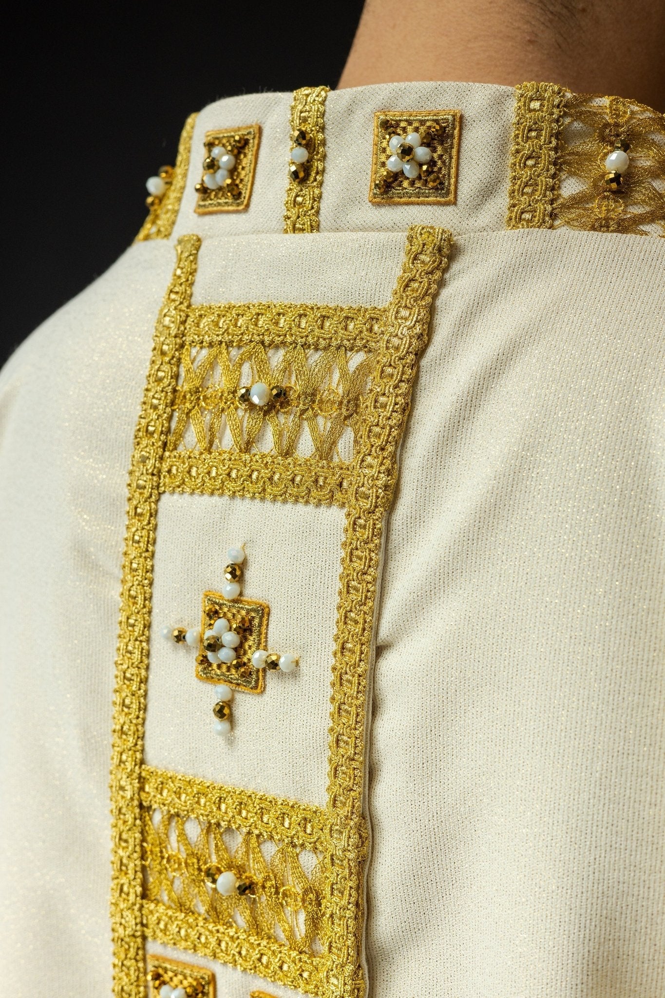 Chasuble faite à la main avec des pierres naturelles Fait à la main 7008 HM/7008/05/96 - CHASUBLES.FR