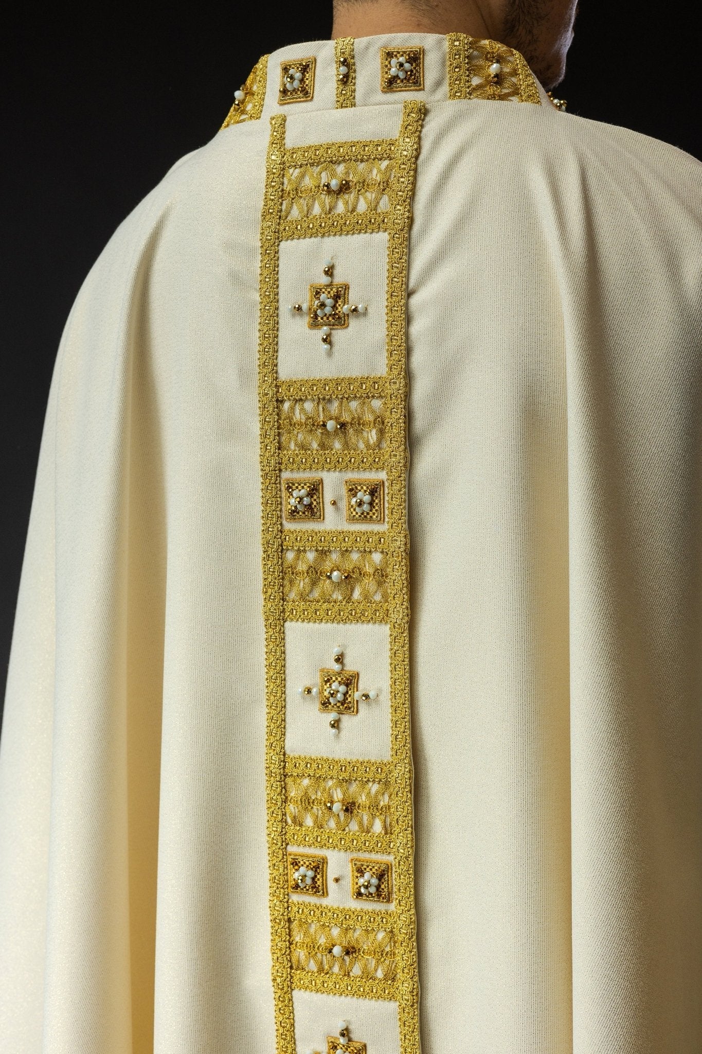 Chasuble faite à la main avec des pierres naturelles Fait à la main 7008 HM/7008/05/96 - CHASUBLES.FR