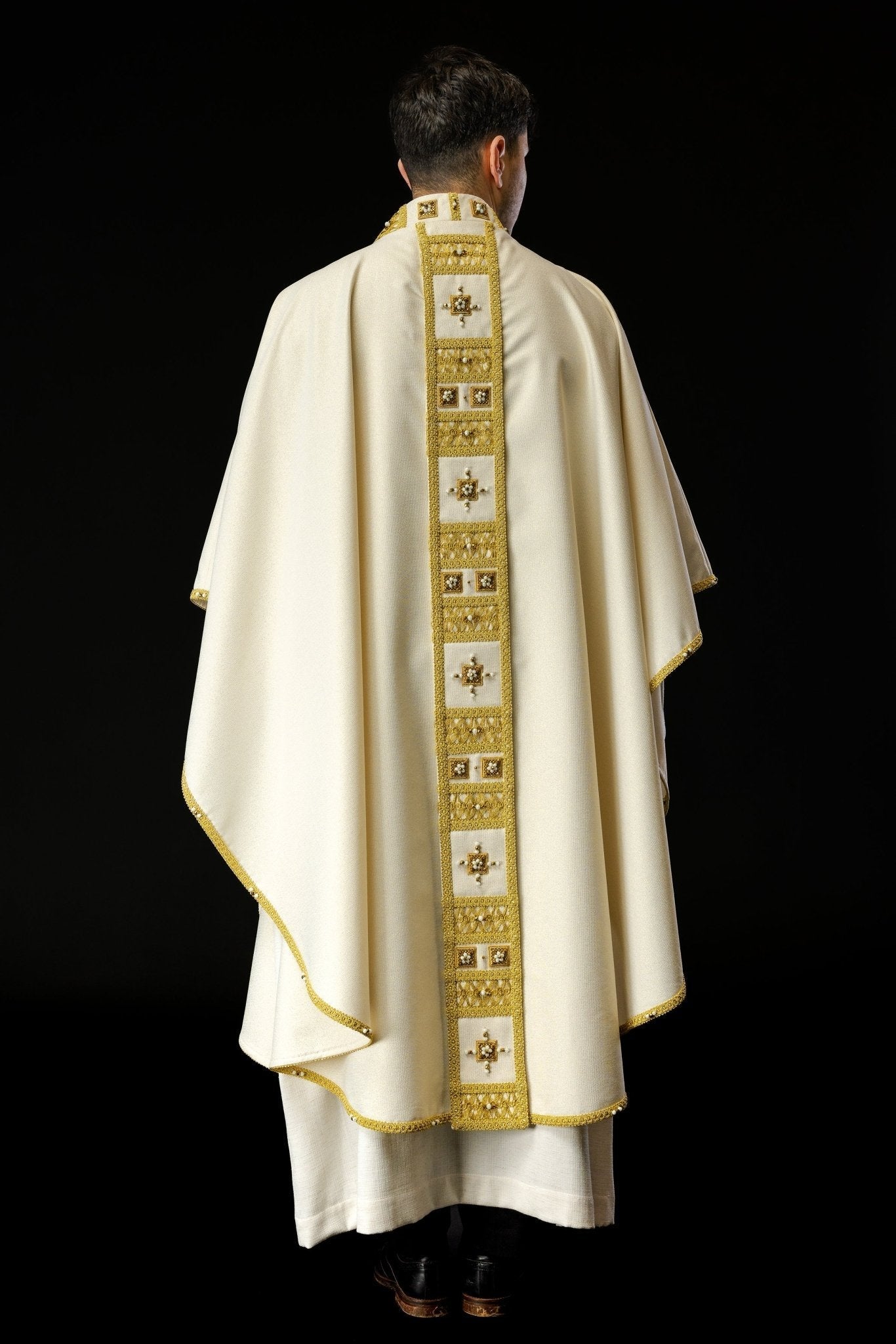 Chasuble faite à la main avec des pierres naturelles Fait à la main 7008 HM/7008/05/96 - CHASUBLES.FR