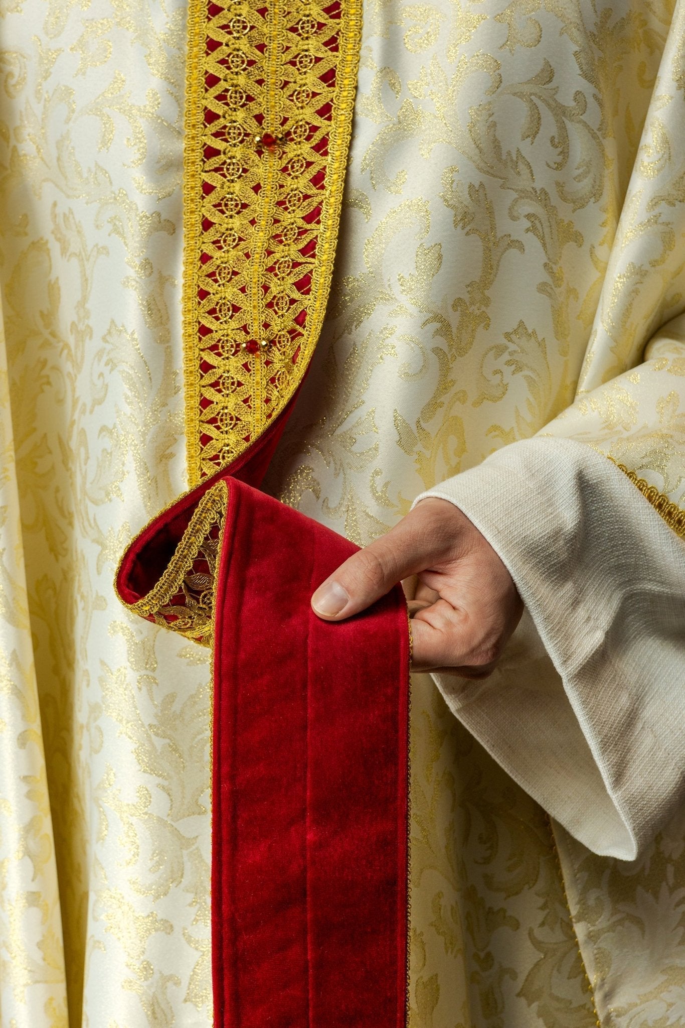Chasuble faite à la main avec des pierres naturelles Fait à la main 7009 HM/7009/05/90/PA02 - CHASUBLES.FR