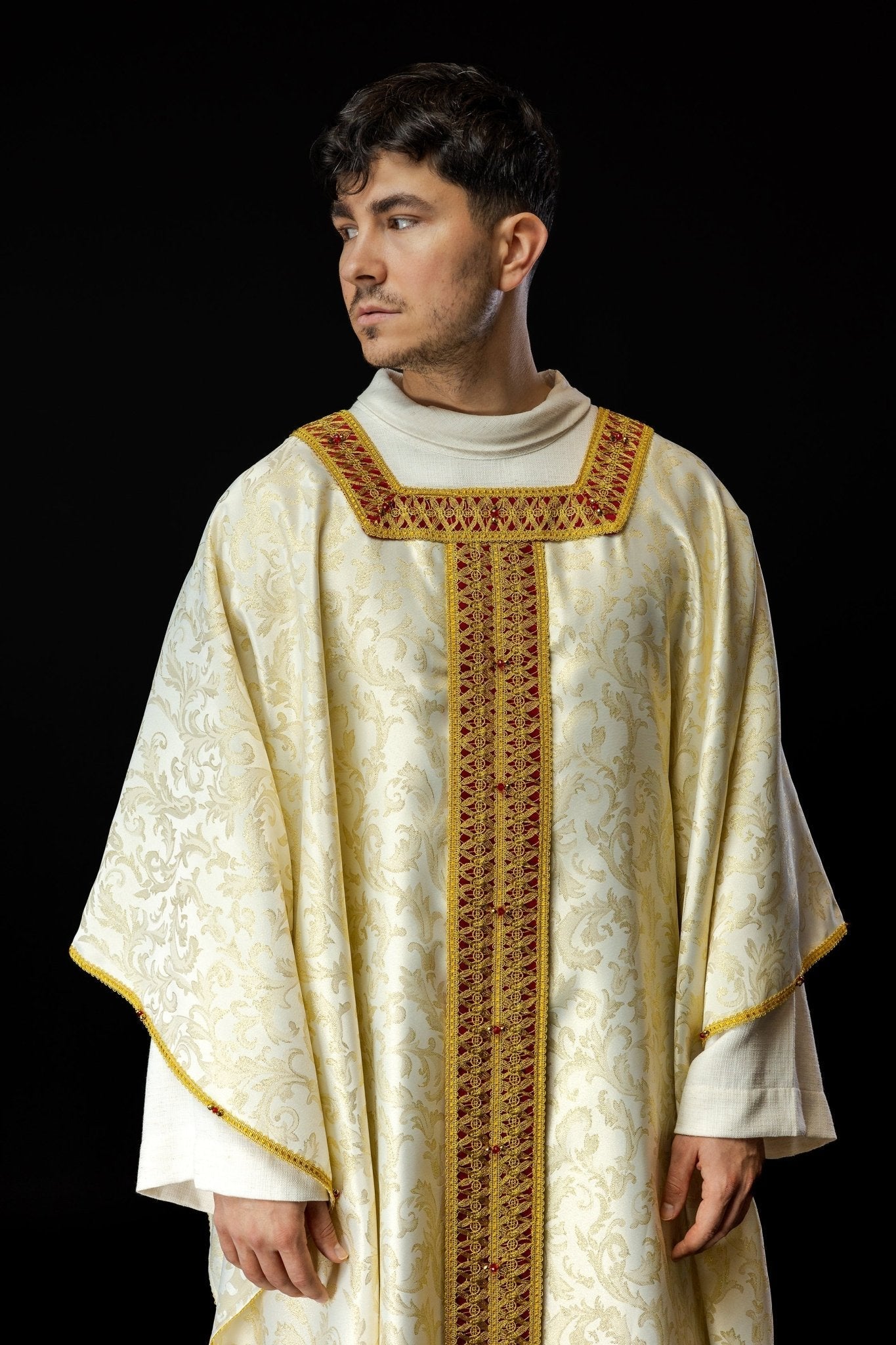 Chasuble faite à la main avec des pierres naturelles Fait à la main 7009 HM/7009/05/90/PA02 - CHASUBLES.FR