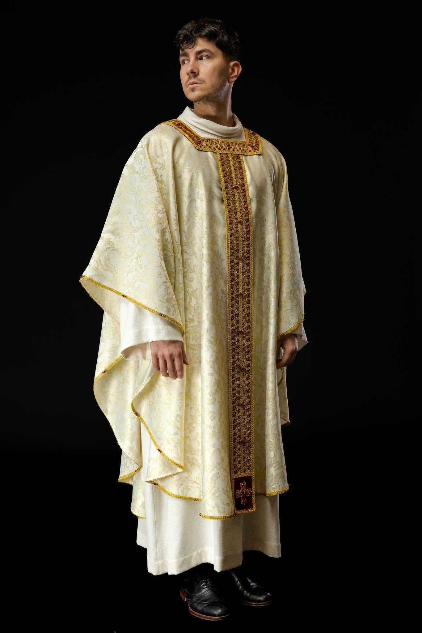 Chasuble faite à la main avec des pierres naturelles Fait à la main 7009 HM/7009/05/90/PA02 - CHASUBLES.FR