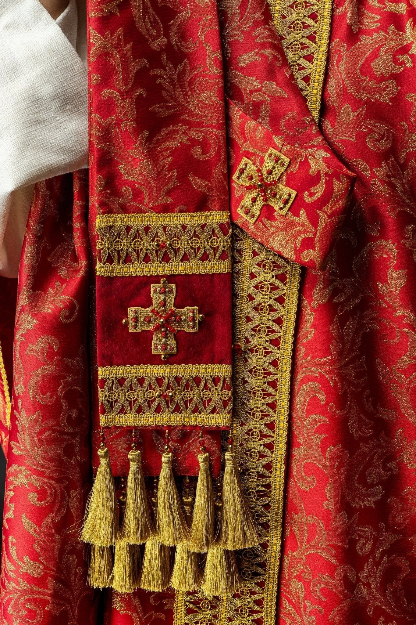 Chasuble faite à la main avec des pierres naturelles Fait à la main 7009 HM/7009/02/90 - CHASUBLES.FR
