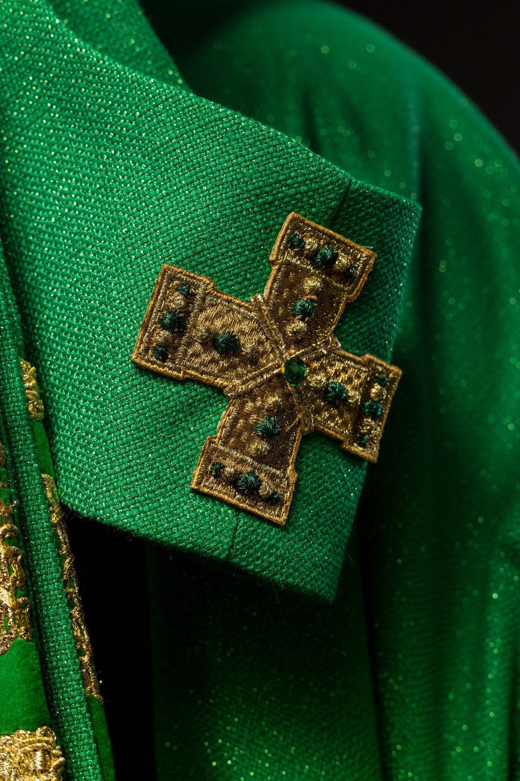 Chasuble faite à la main avec des pierres naturelles Handmade 7001 HM/7001/01/71/PA01 - CHASUBLES.FR