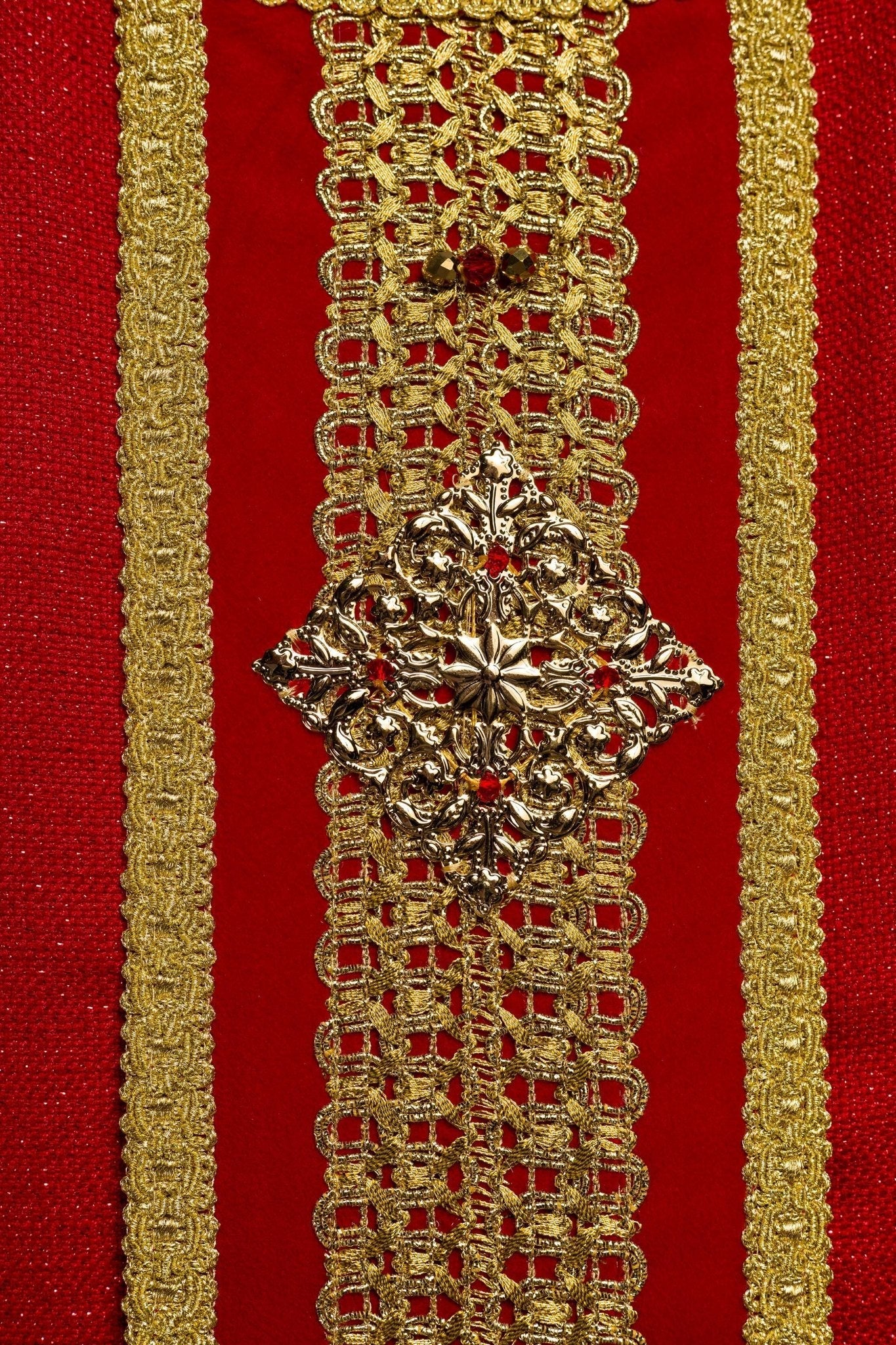 Chasuble faite à la main avec des pierres naturelles Handmade 7001 HM/7001/02/71/PA02 - CHASUBLES.FR
