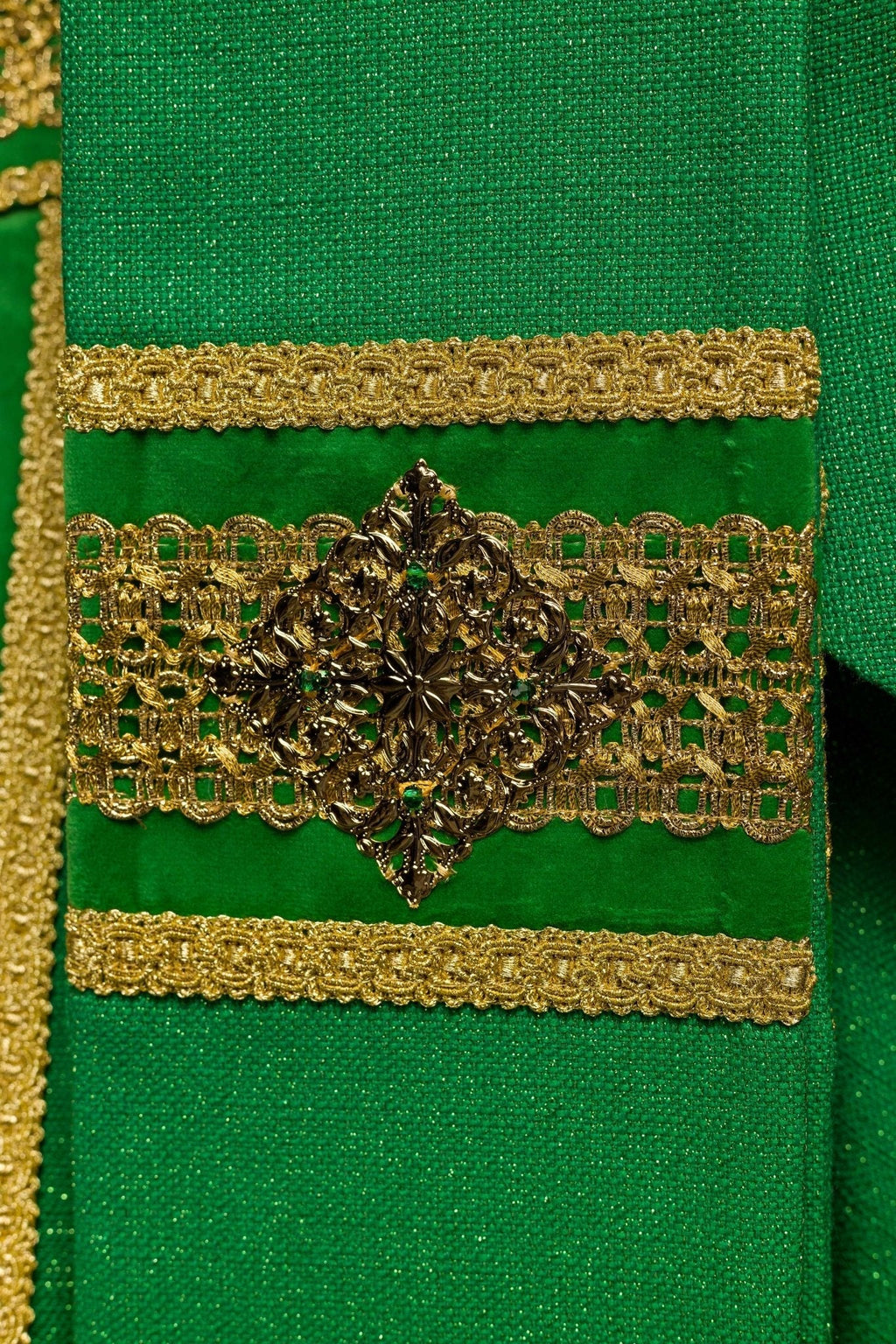 Chasuble faite à la main avec des pierres naturelles Handmade 7001 HM/7001/01/71/PA01 - CHASUBLES.FR