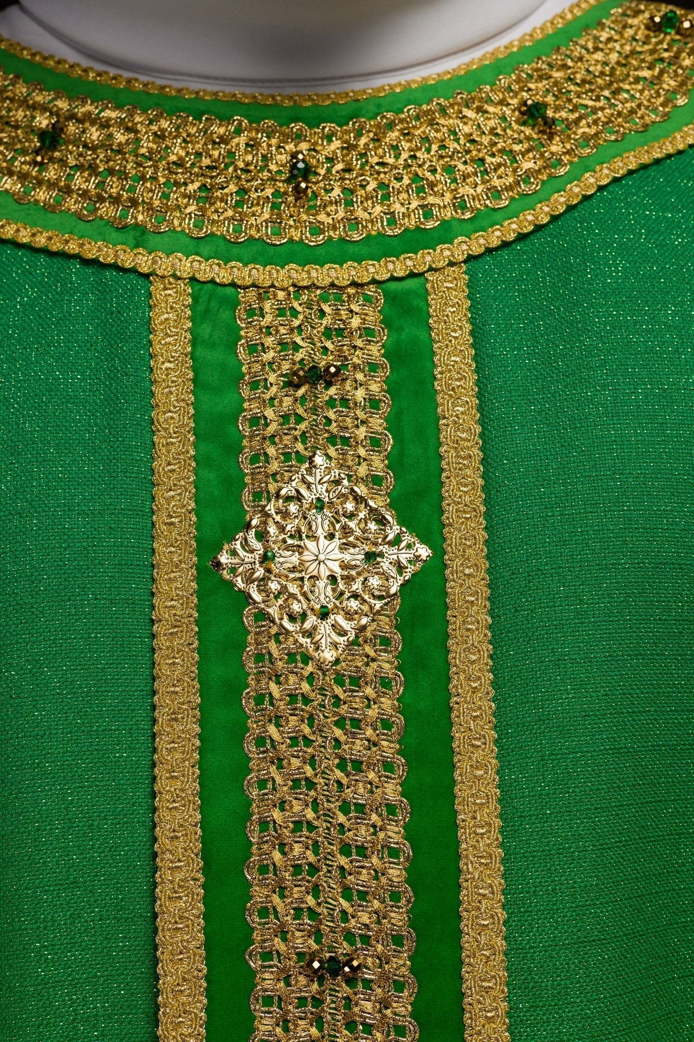 Chasuble faite à la main avec des pierres naturelles Handmade 7001 HM/7001/01/71/PA01 - CHASUBLES.FR