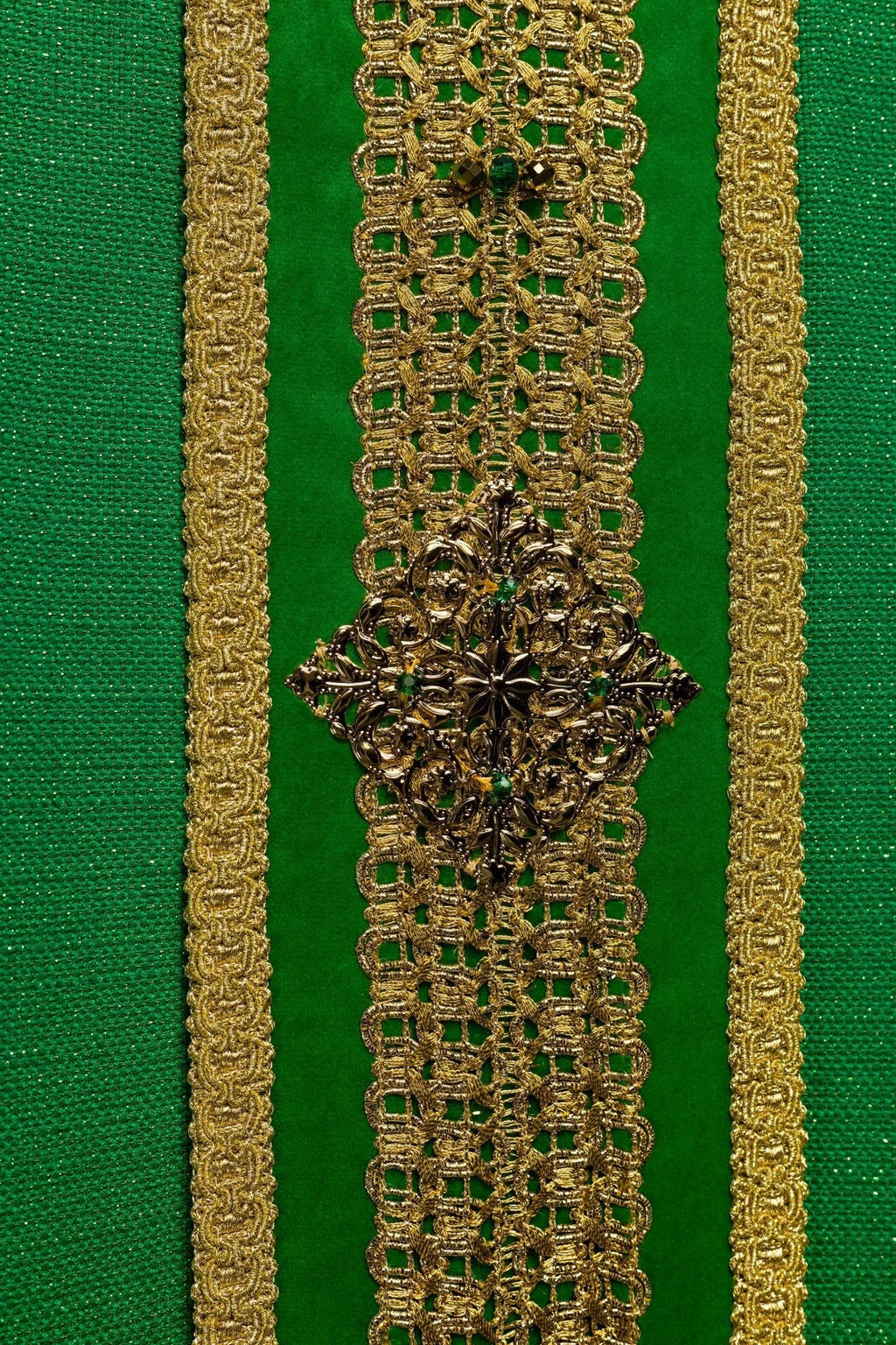 Chasuble faite à la main avec des pierres naturelles Handmade 7001 HM/7001/01/71/PA01 - CHASUBLES.FR