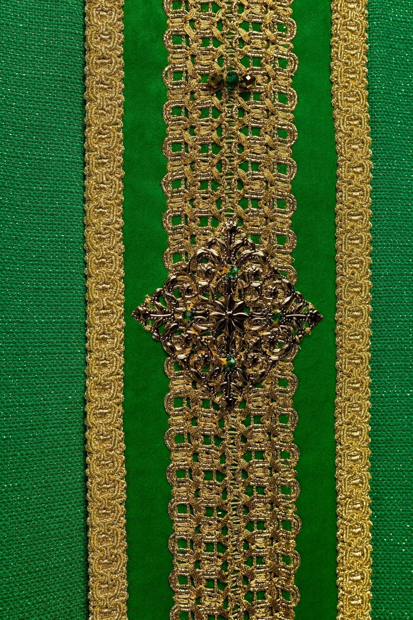 Chasuble faite à la main avec des pierres naturelles Handmade 7001 HM/7001/01/71/PA01 - CHASUBLES.FR