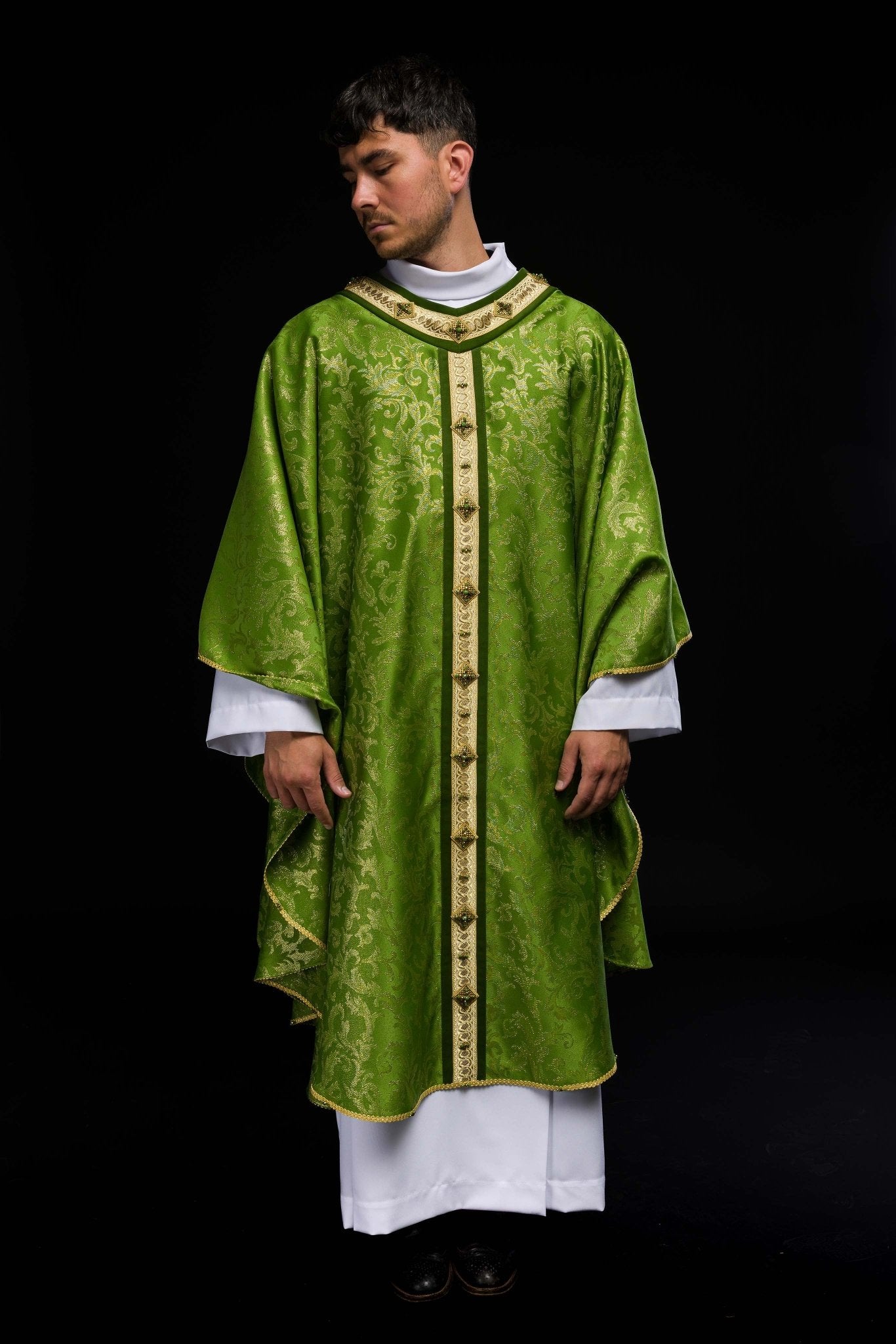 Chasuble faite à la main avec des pierres naturelles Handmade 7003 HM/7003/01/90 - CHASUBLES.FR