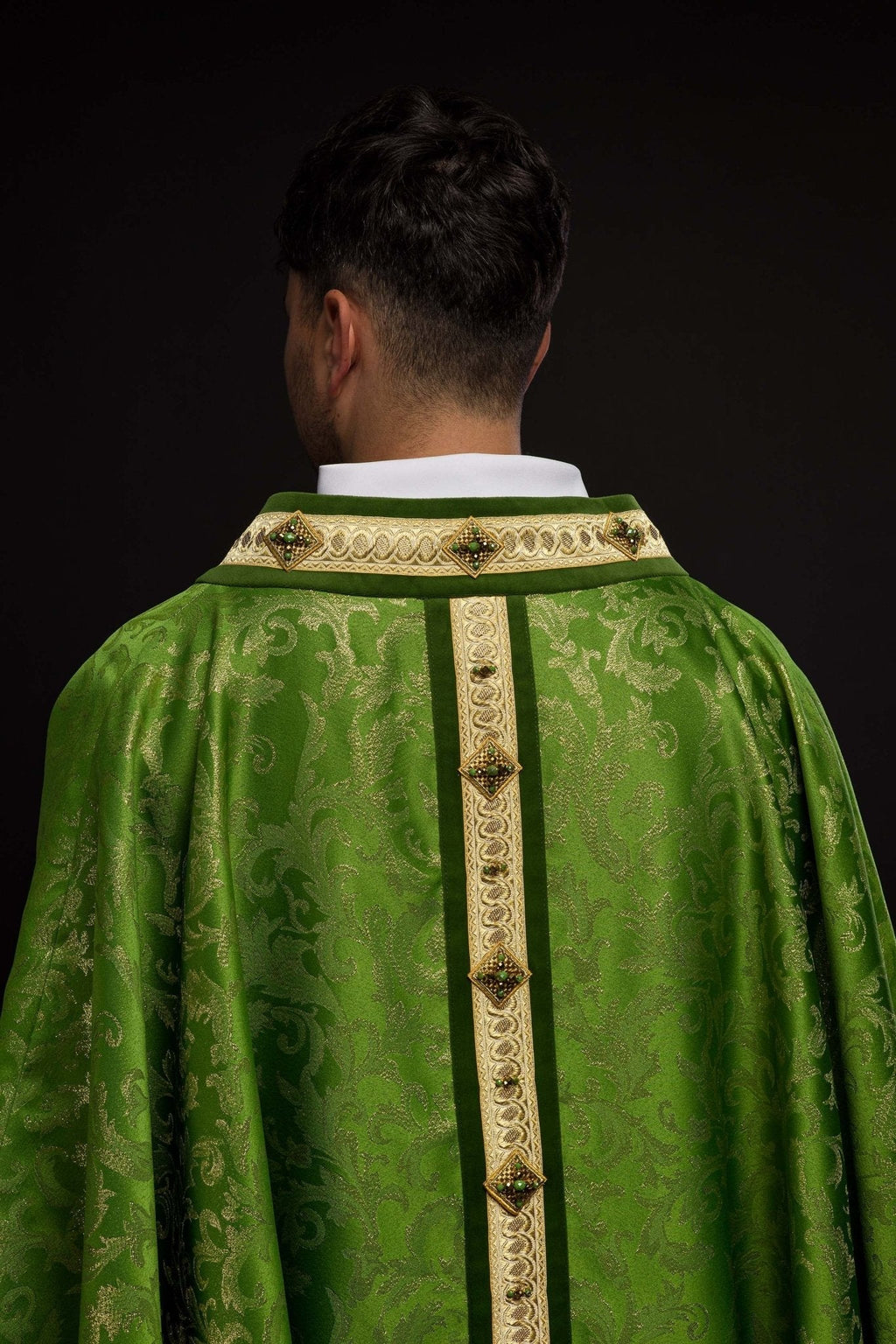 Chasuble faite à la main avec des pierres naturelles Handmade 7003 HM/7003/01/90 - CHASUBLES.FR