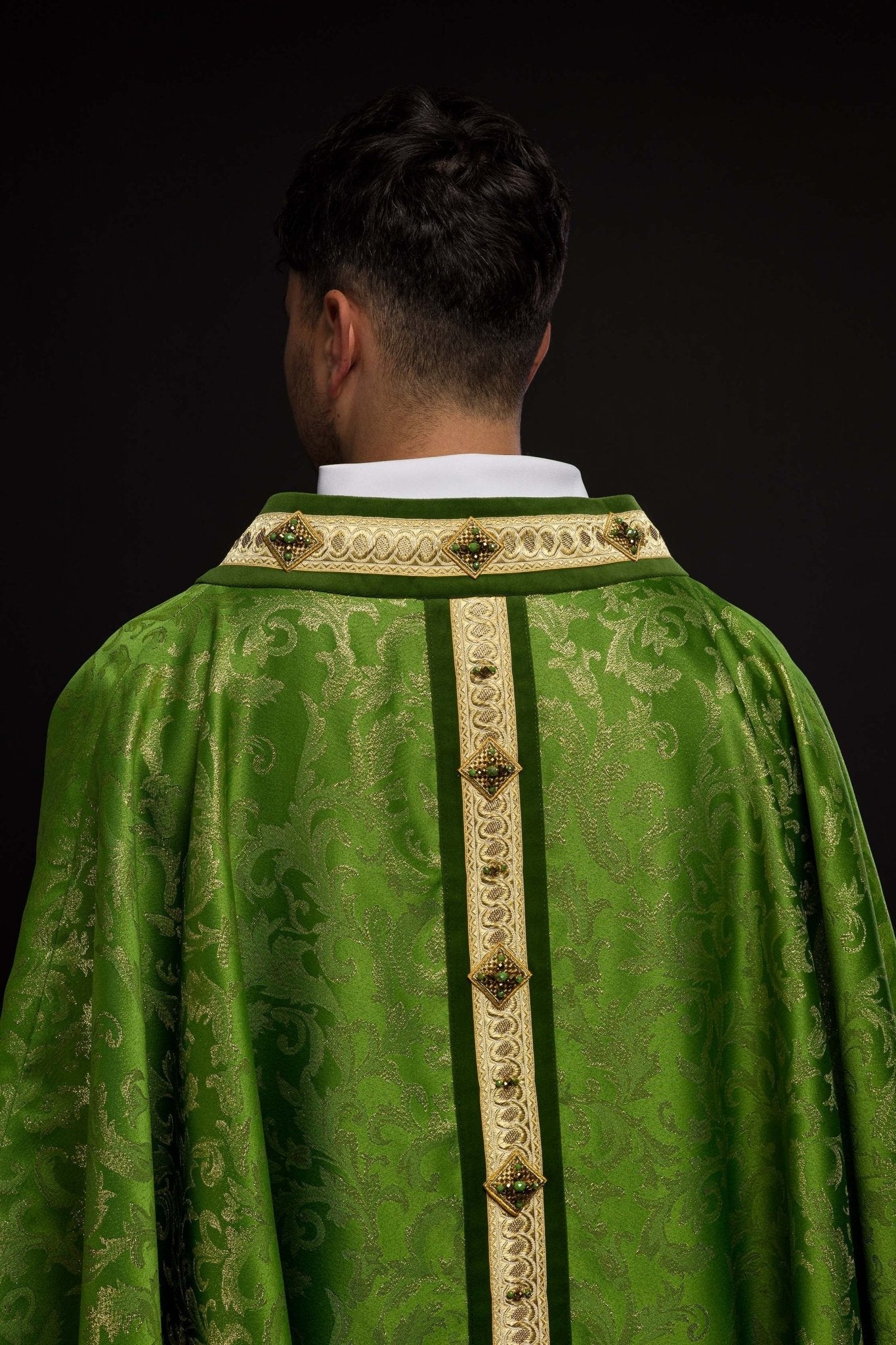 Chasuble faite à la main avec des pierres naturelles Handmade 7003 HM/7003/01/90 - CHASUBLES.FR
