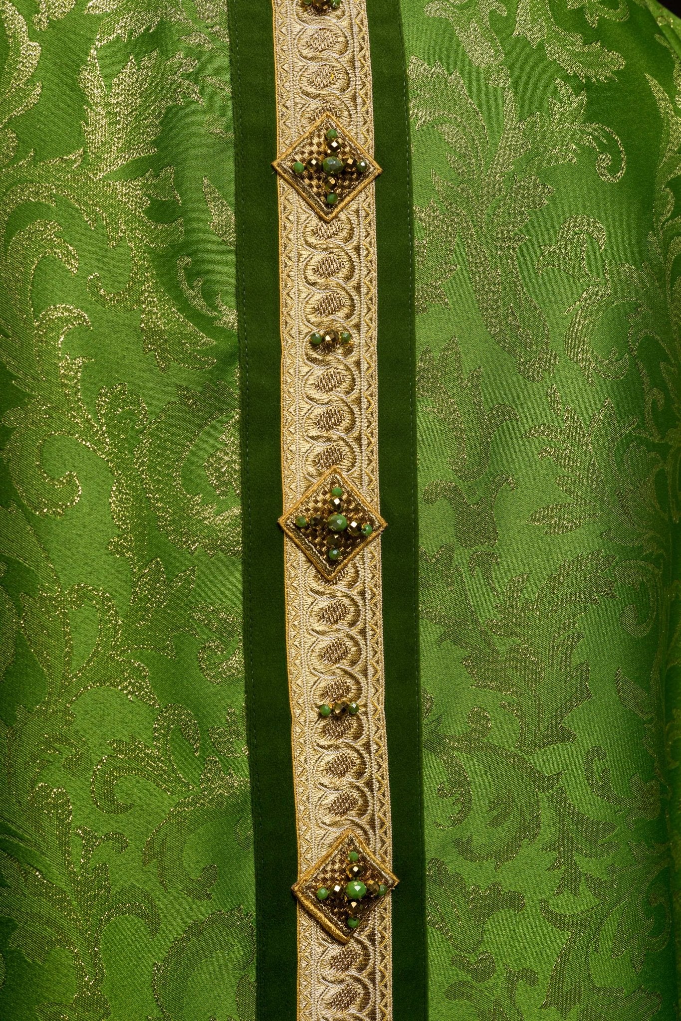Chasuble faite à la main avec des pierres naturelles Handmade 7003 HM/7003/01/90 - CHASUBLES.FR
