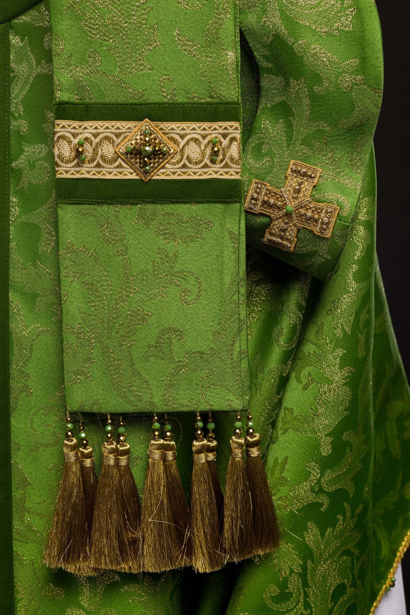 Chasuble faite à la main avec des pierres naturelles Handmade 7003 HM/7003/01/90 - CHASUBLES.FR