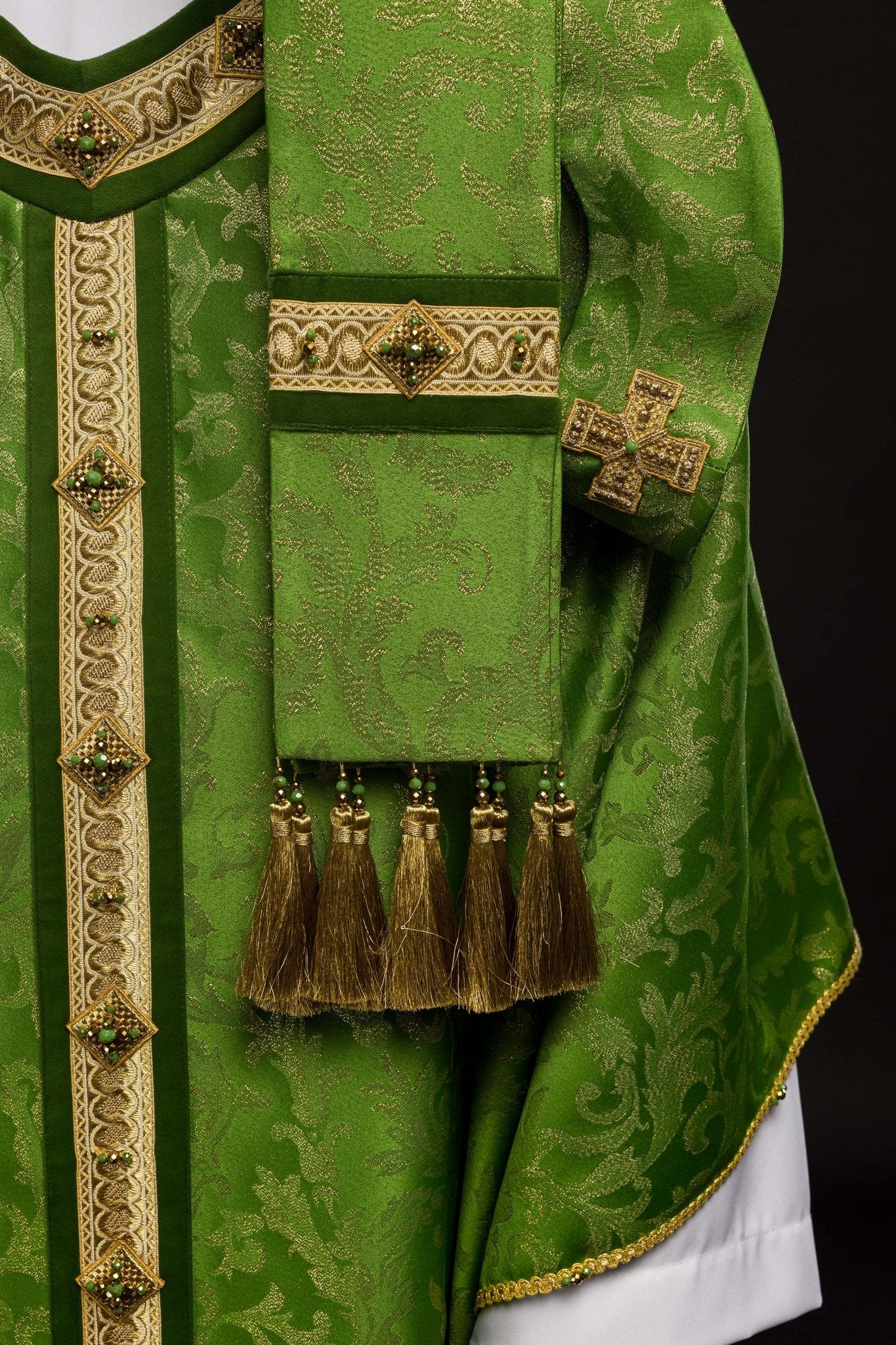 Chasuble faite à la main avec des pierres naturelles Handmade 7003 HM/7003/01/90 - CHASUBLES.FR