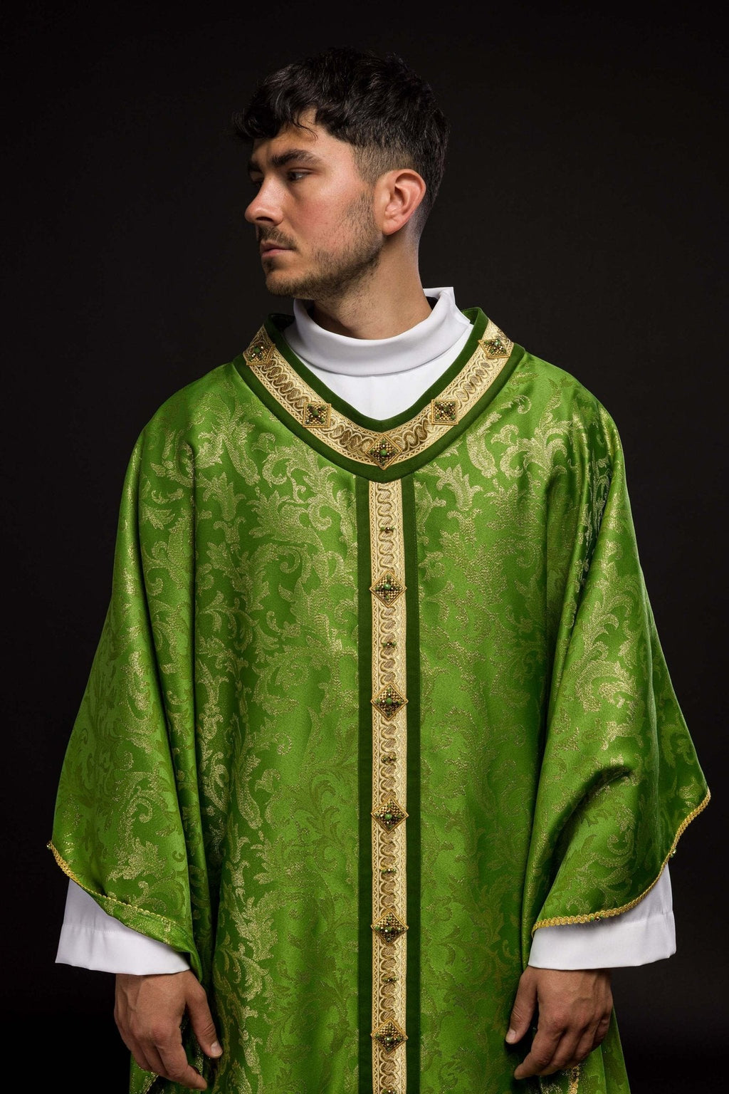 Chasuble faite à la main avec des pierres naturelles Handmade 7003 HM/7003/01/90 - CHASUBLES.FR