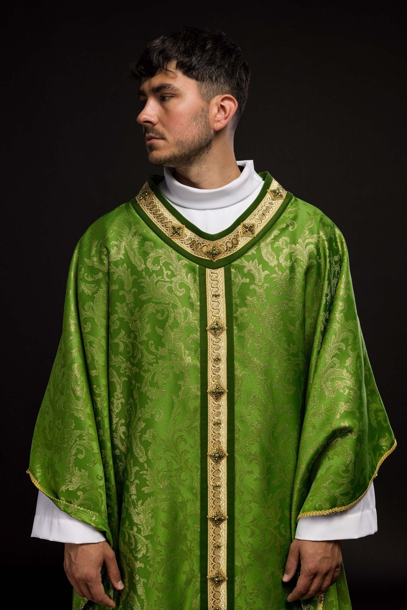 Chasuble faite à la main avec des pierres naturelles Handmade 7003 HM/7003/01/90 - CHASUBLES.FR