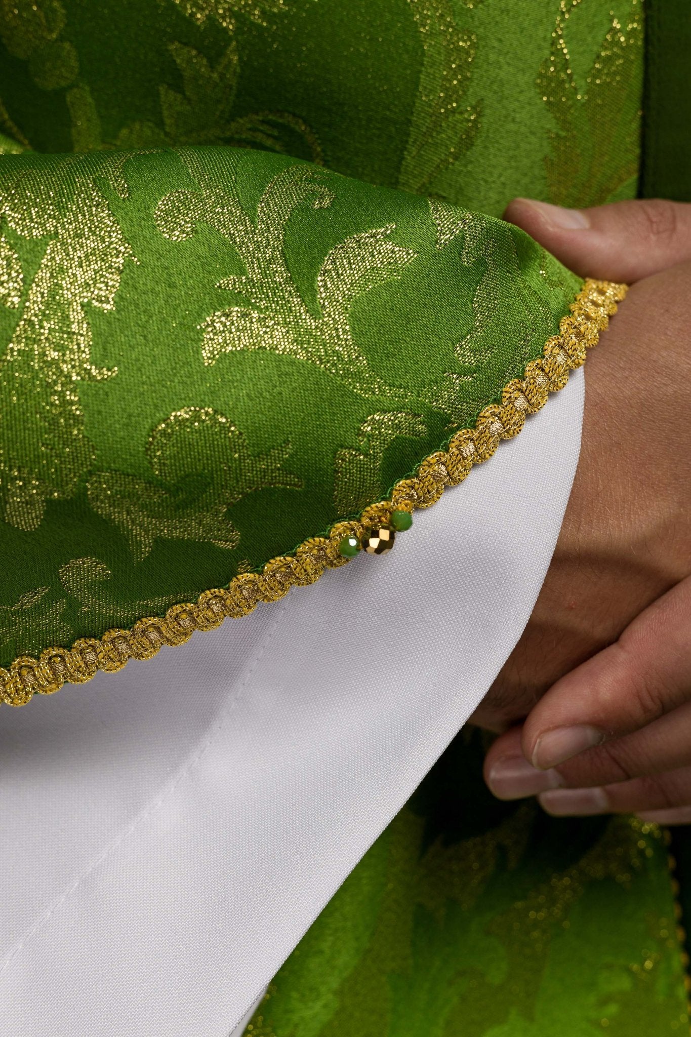 Chasuble faite à la main avec des pierres naturelles Handmade 7003 HM/7003/01/90 - CHASUBLES.FR