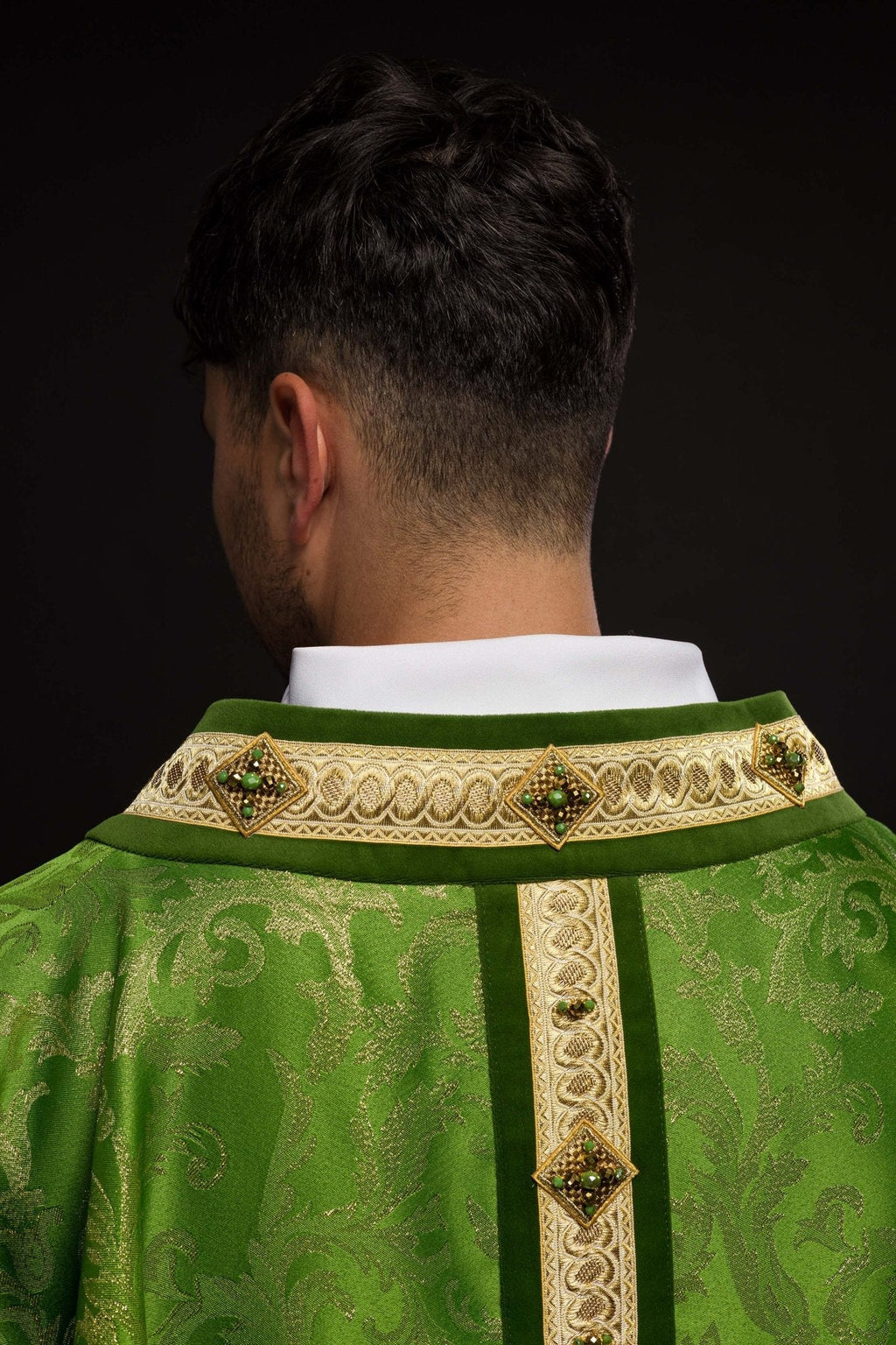 Chasuble faite à la main avec des pierres naturelles Handmade 7003 HM/7003/01/90 - CHASUBLES.FR