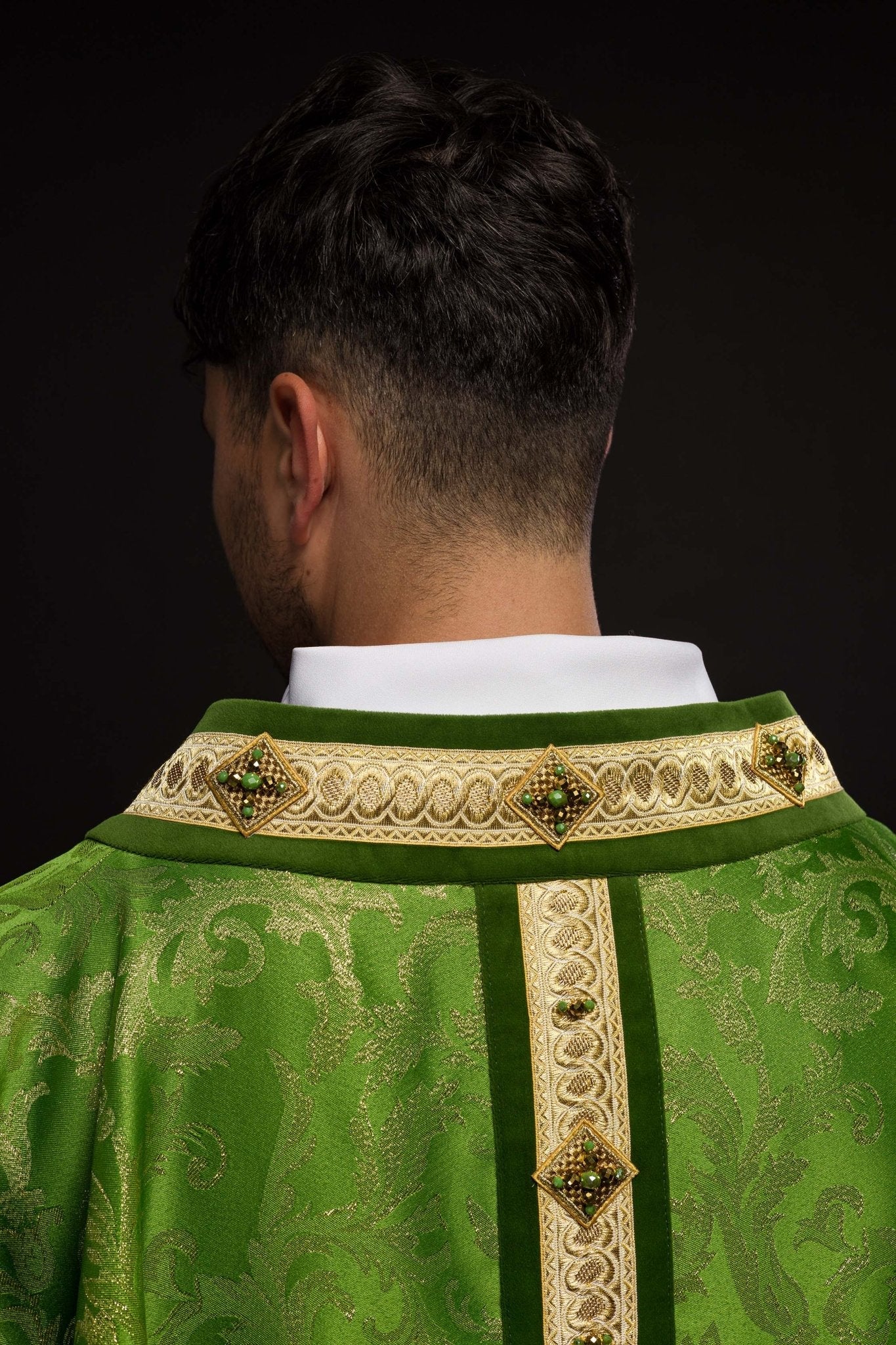 Chasuble faite à la main avec des pierres naturelles Handmade 7003 HM/7003/01/90 - CHASUBLES.FR