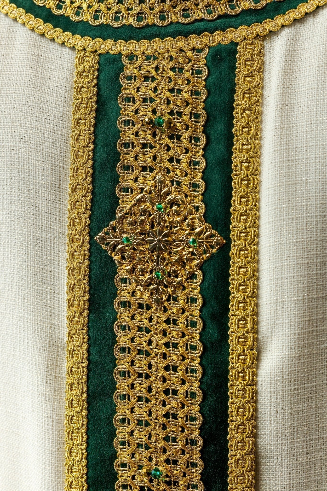 Chasuble faite à la main avec Fait à la main 7001 HM/7001/05/71/PA01 - CHASUBLES.FR
