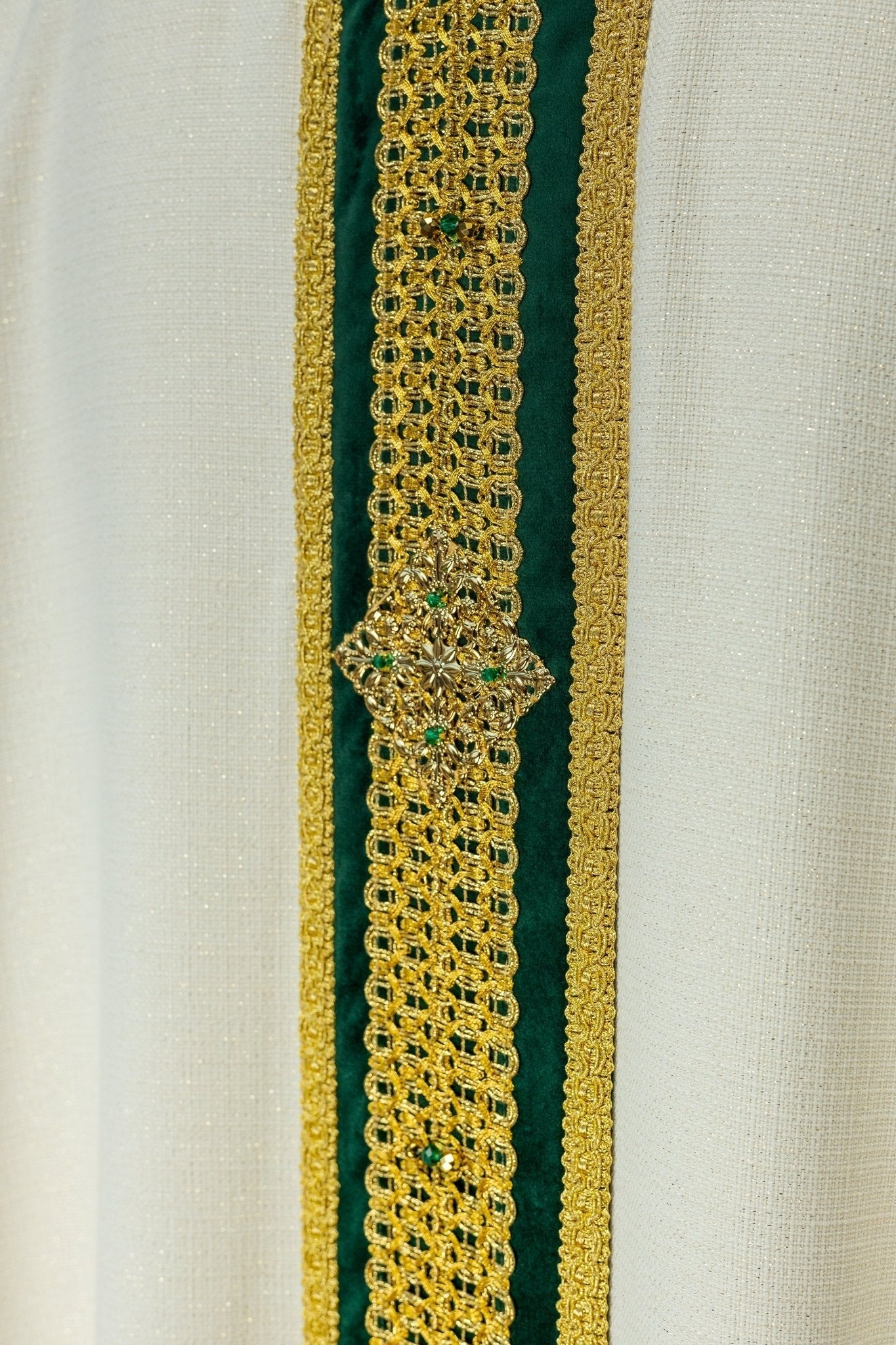 Chasuble faite à la main avec Fait à la main 7001 HM/7001/05/71/PA01 - CHASUBLES.FR