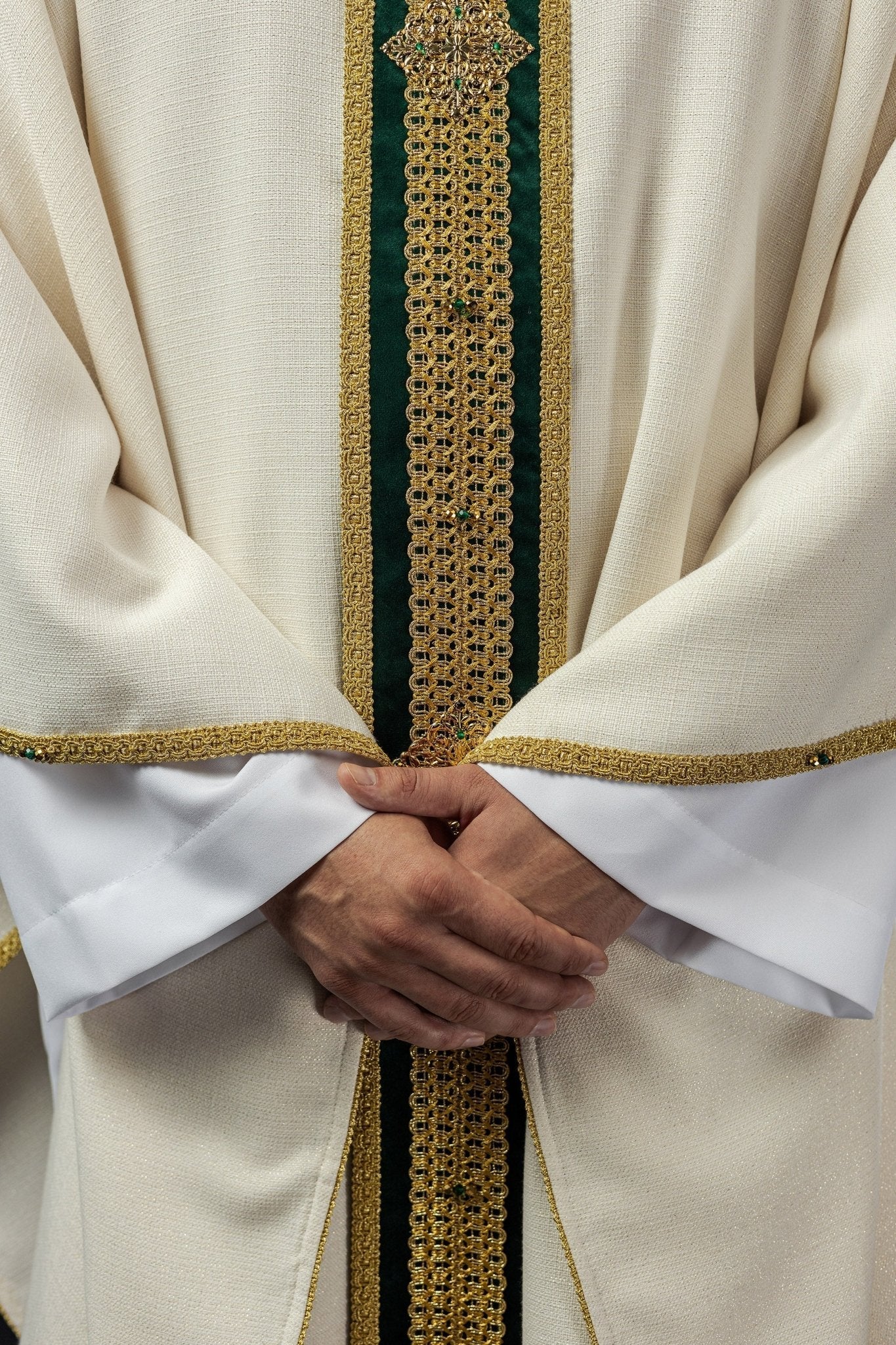 Chasuble faite à la main avec Fait à la main 7001 HM/7001/05/71/PA01 - CHASUBLES.FR