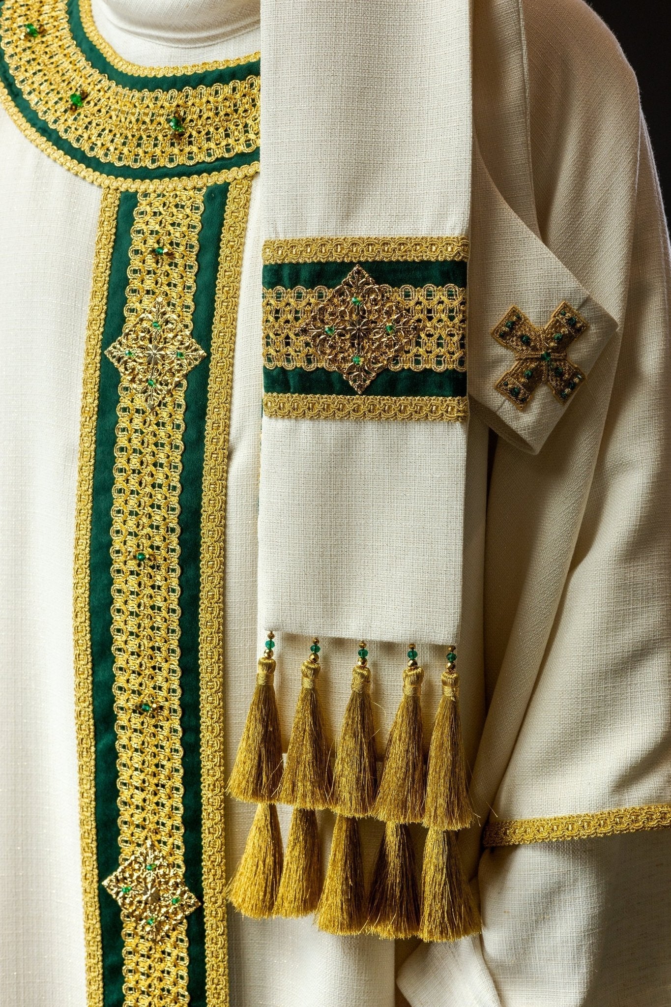 Chasuble faite à la main avec Fait à la main 7001 HM/7001/05/71/PA01 - CHASUBLES.FR