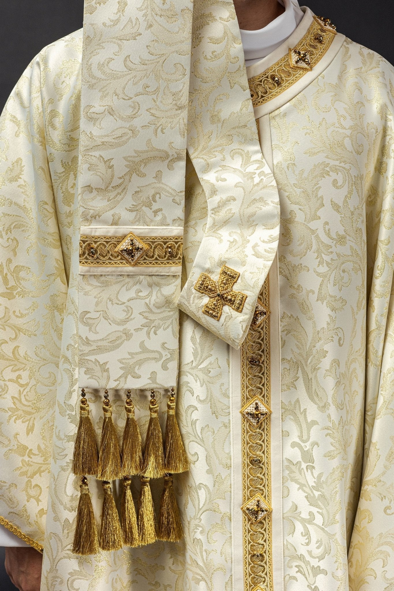 Chasuble faite à la main avec pierres naturelles Fait à la main 7003 HM/7003/05/90 - CHASUBLES.FR