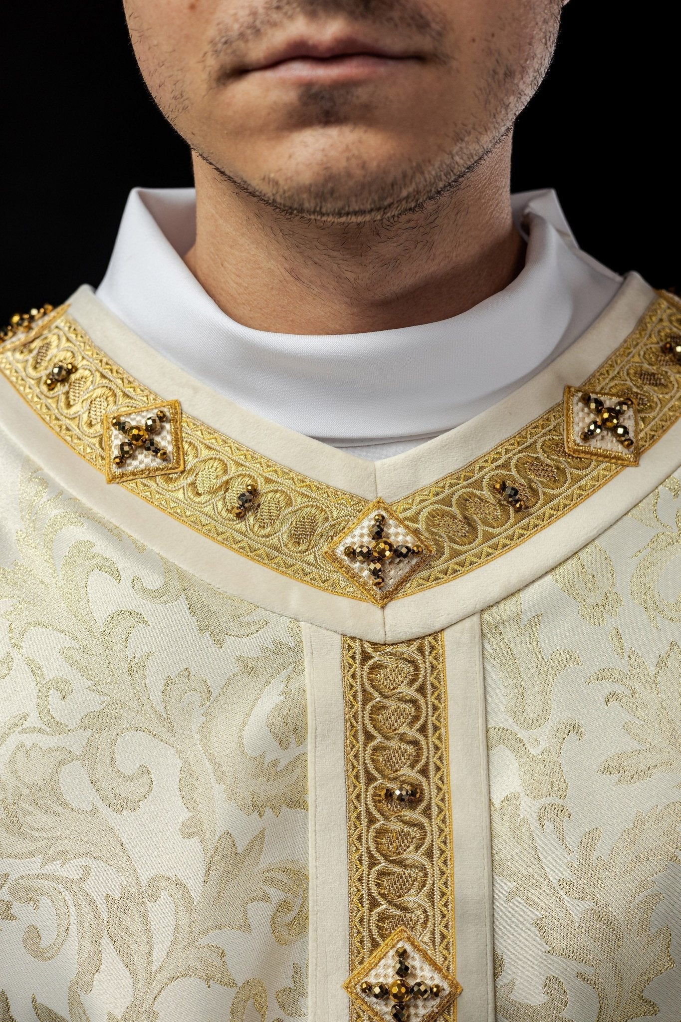 Chasuble faite à la main avec pierres naturelles Fait à la main 7003 HM/7003/05/90 - CHASUBLES.FR
