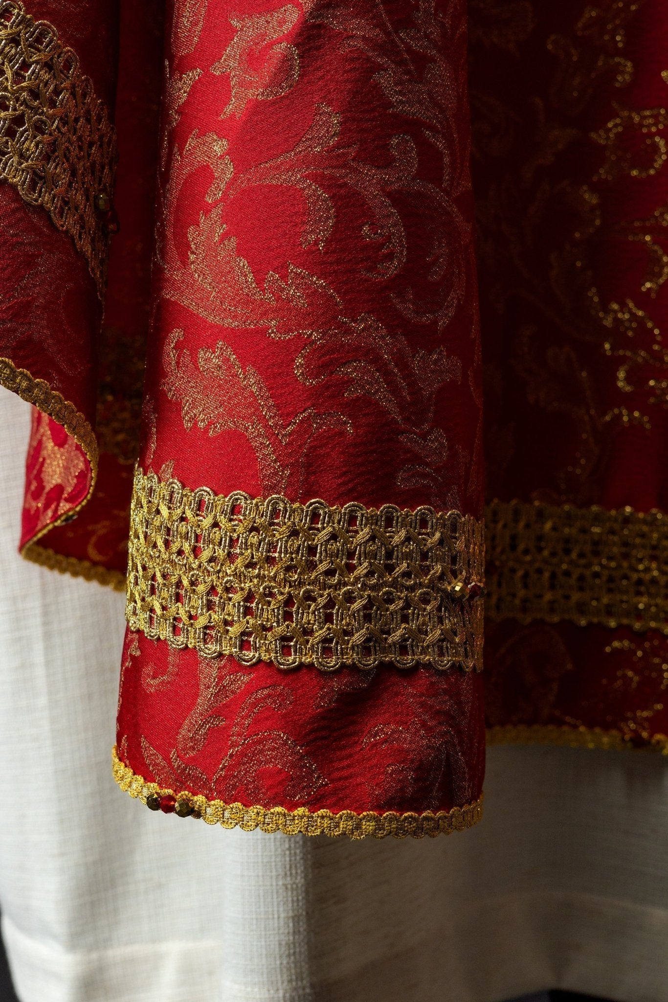 Chasuble faite à la main avec pierres naturelles Fait à la main 7010 HM/7010/02/90 - CHASUBLES.FR