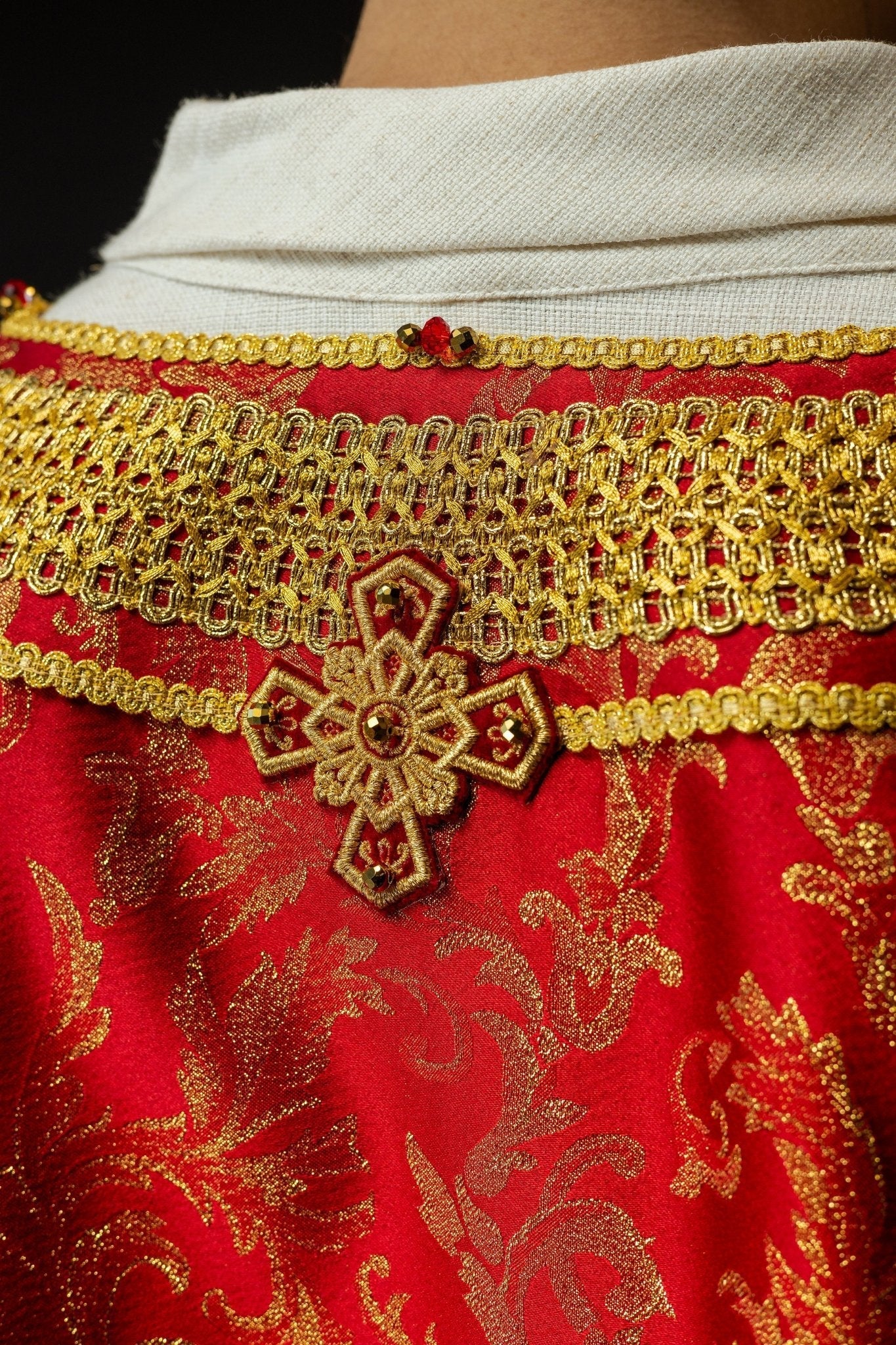 Chasuble faite à la main avec pierres naturelles Fait à la main 7010 HM/7010/02/90 - CHASUBLES.FR