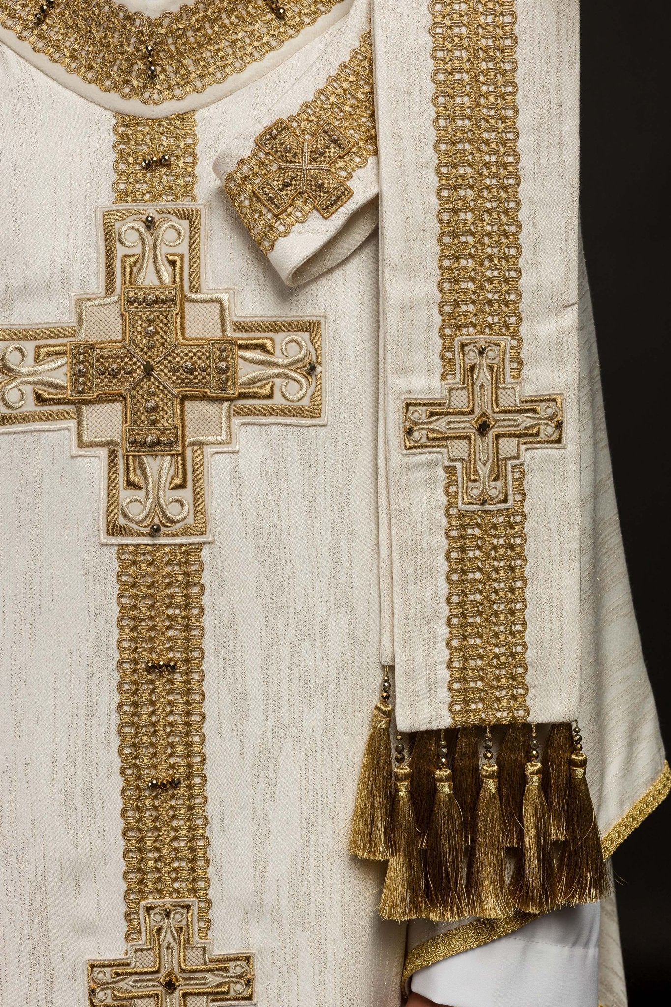 Chasuble faite à la main avec pierres naturelles Handmade 7015 Écru HM/7015/05/99 - CHASUBLES.FR