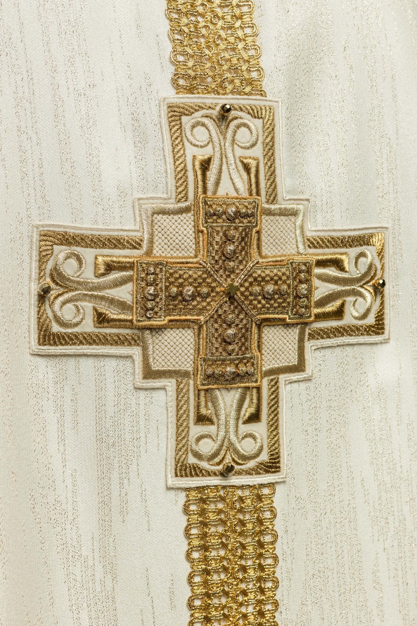 Chasuble faite à la main avec pierres naturelles Handmade 7015 Écru HM/7015/05/99 - CHASUBLES.FR