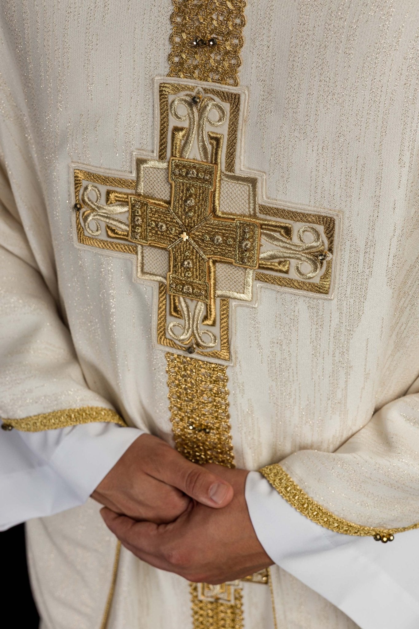 Chasuble faite à la main avec pierres naturelles Handmade 7015 Écru HM/7015/05/99 - CHASUBLES.FR