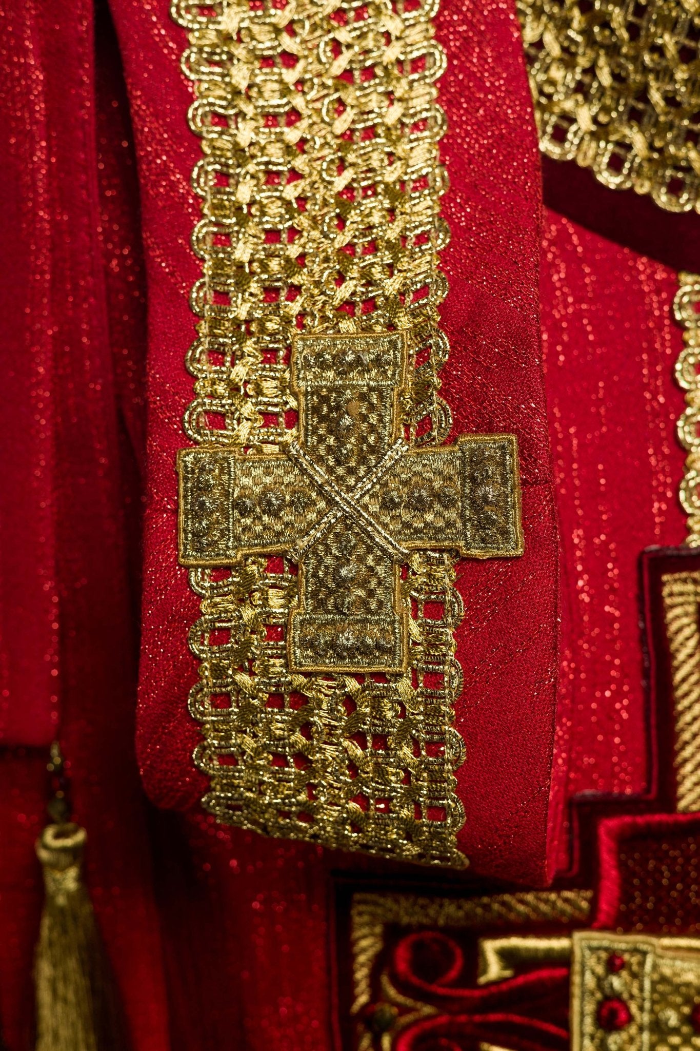 Chasuble faite à la main avec pierres naturelles Handmade 7015 Rouge HM/7015/02/99 - CHASUBLES.FR