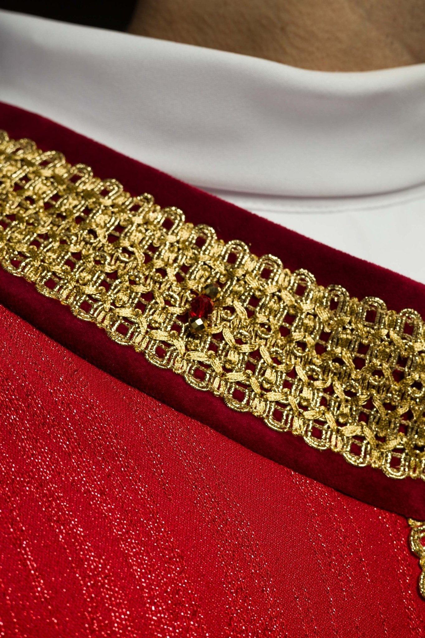 Chasuble faite à la main avec pierres naturelles Handmade 7015 Rouge HM/7015/02/99 - CHASUBLES.FR