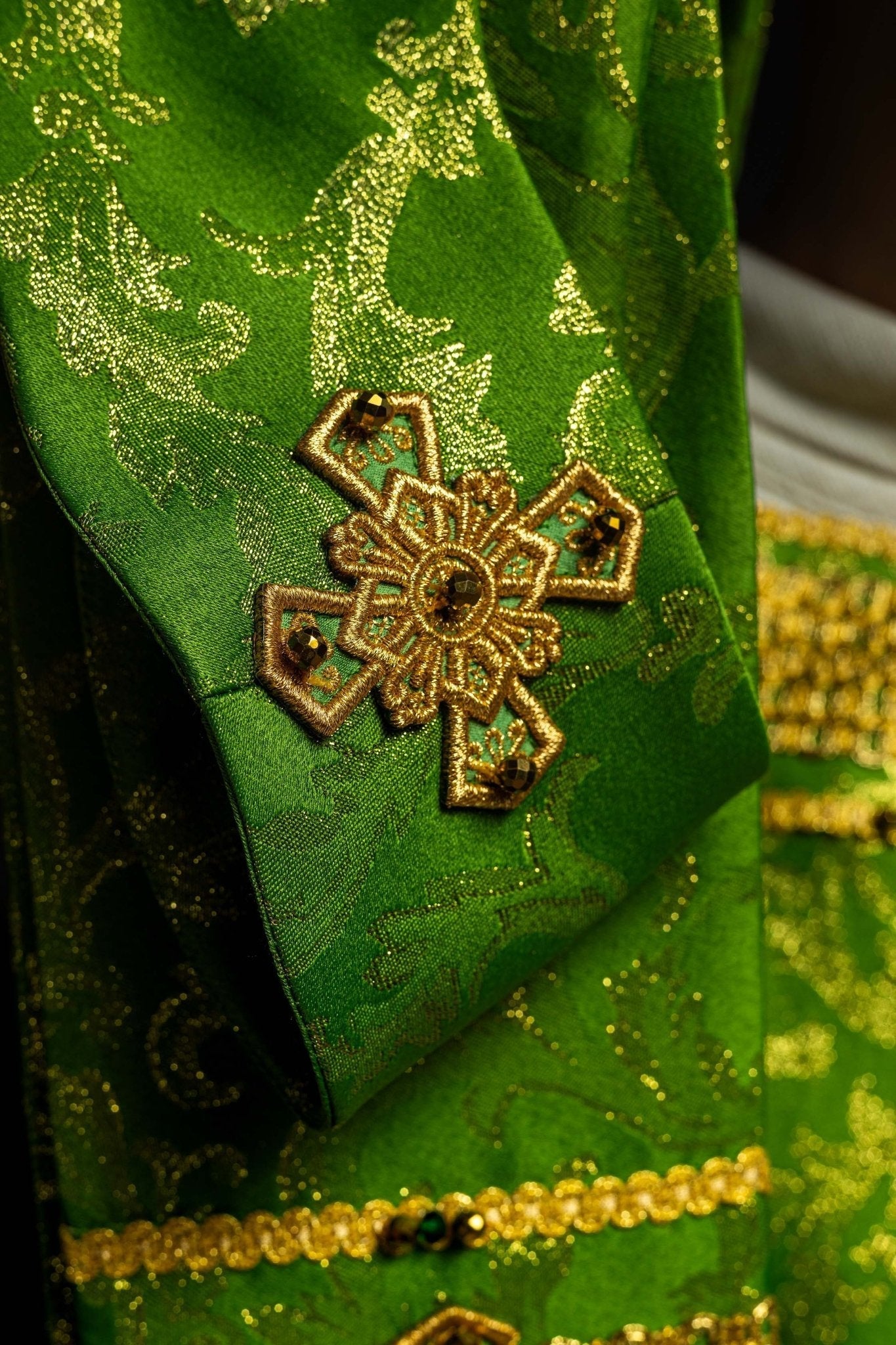 Chasuble faite main avec pierres naturelles Handmade 7010 Vert HM/7010/01/90 - CHASUBLES.FR